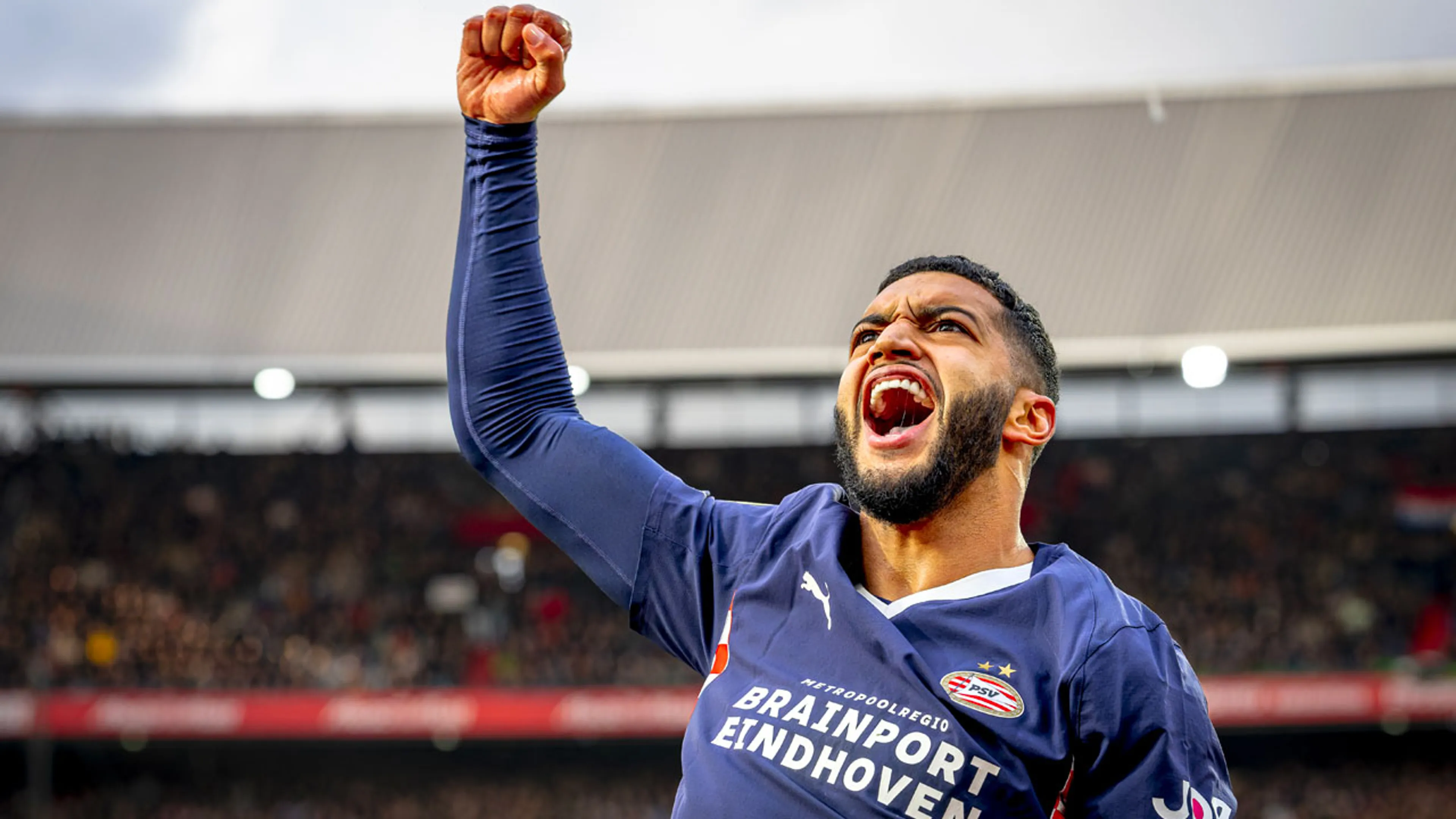 Saibari maakt in zestig minuten hattrick voor PSV in topper tegen Feyenoord