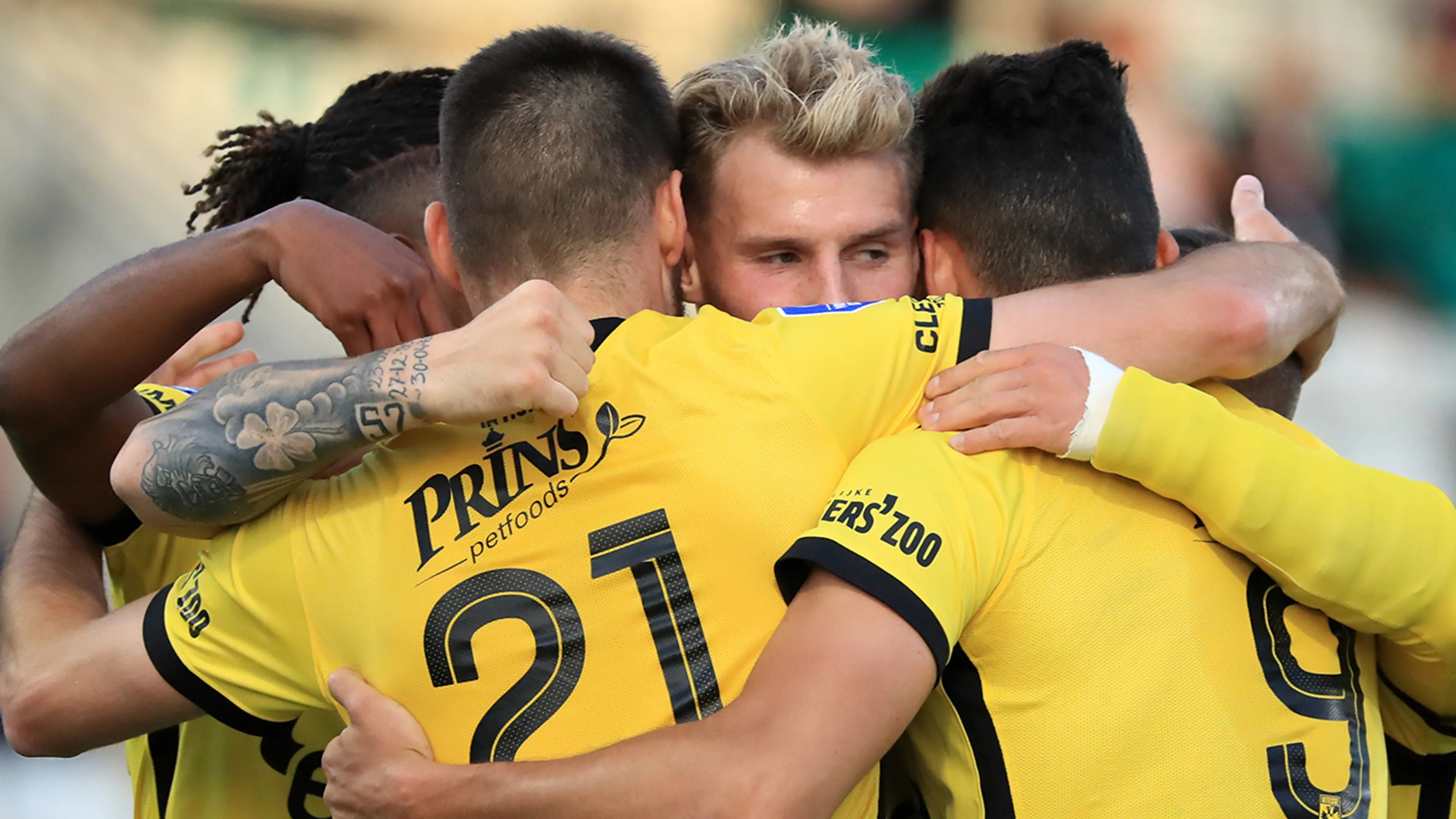 Vitesse bereikt play-offs Conference league na lastig duel tegen Dundalk