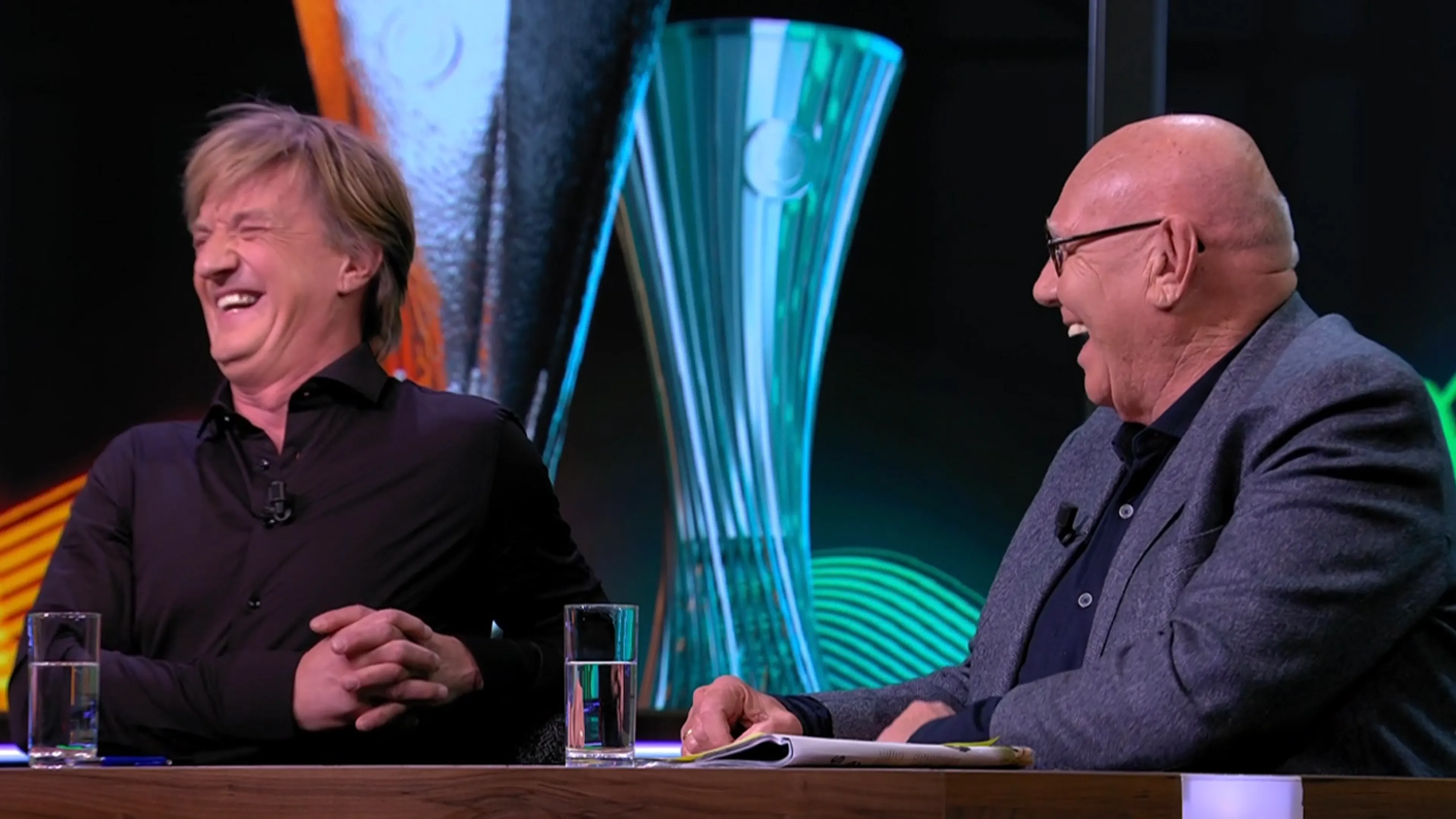 Wim ziet Kees zich verslikken: 'Dat is leeftijd, het kan eigenlijk niet meer, Hélène!'