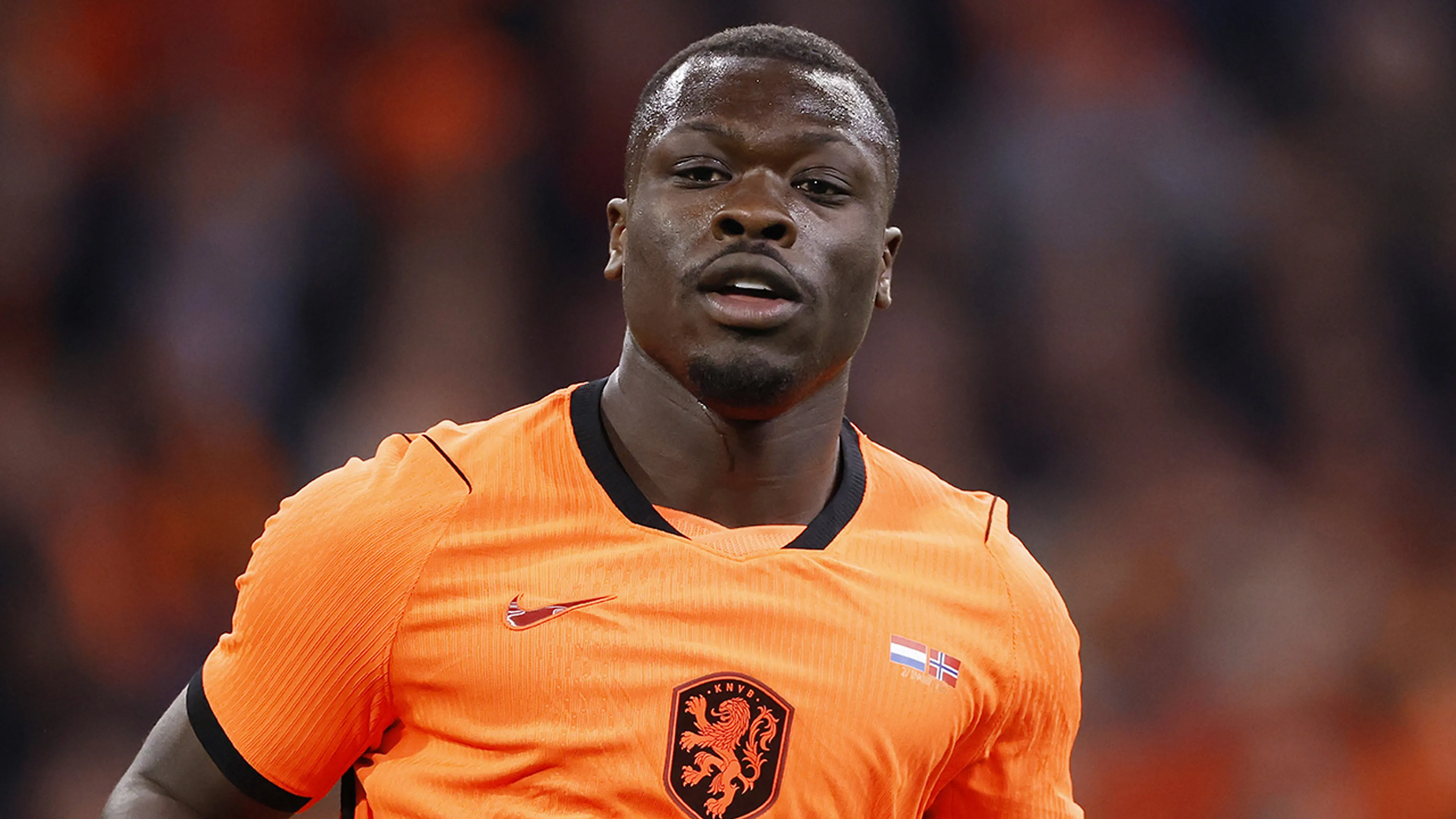 Koeman wijzigt Nederlands elftal op zeven plaatsen; Brobbey begint in de basis