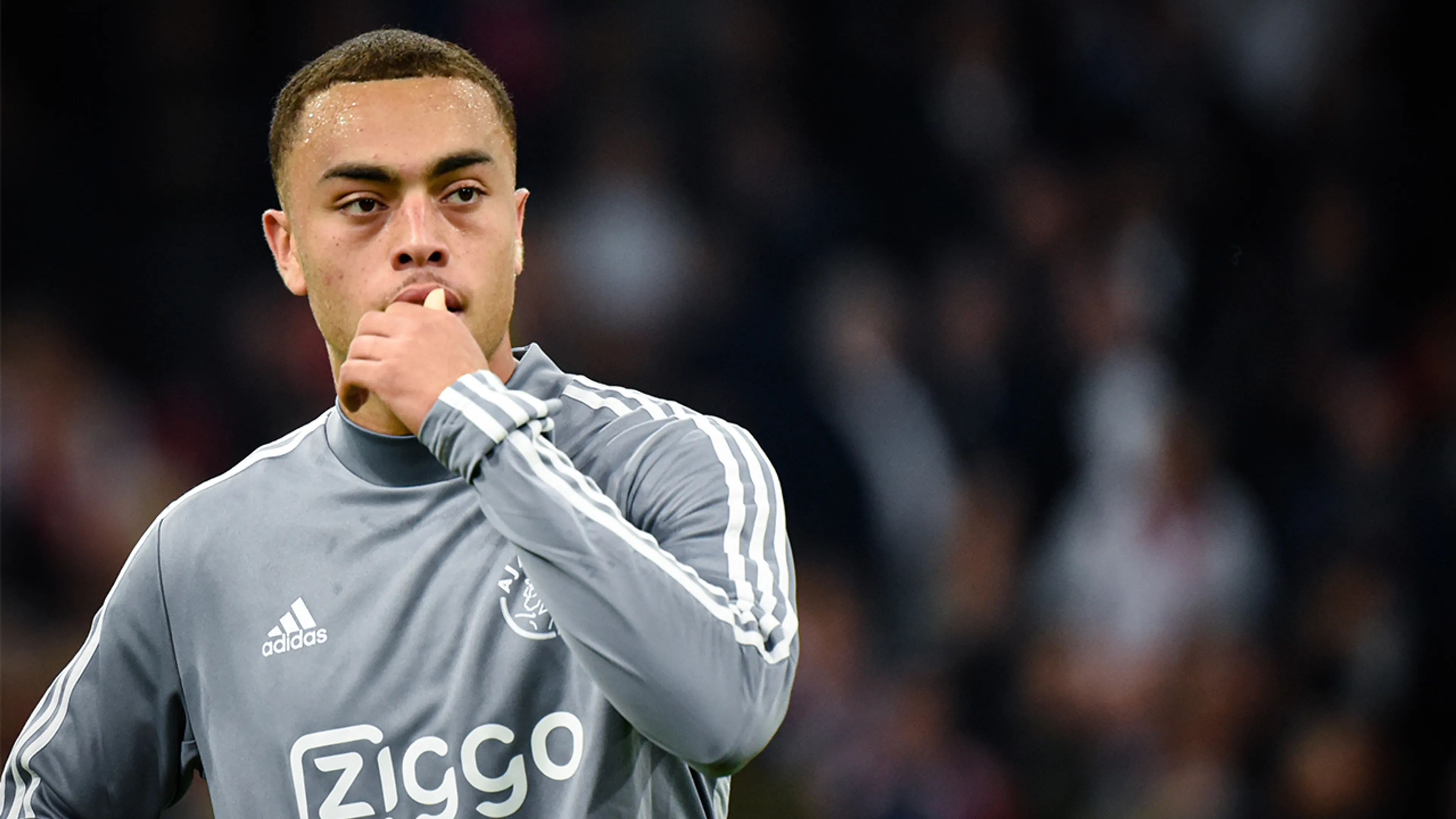 'FC Barcelona doet bod op Sergiño Dest'