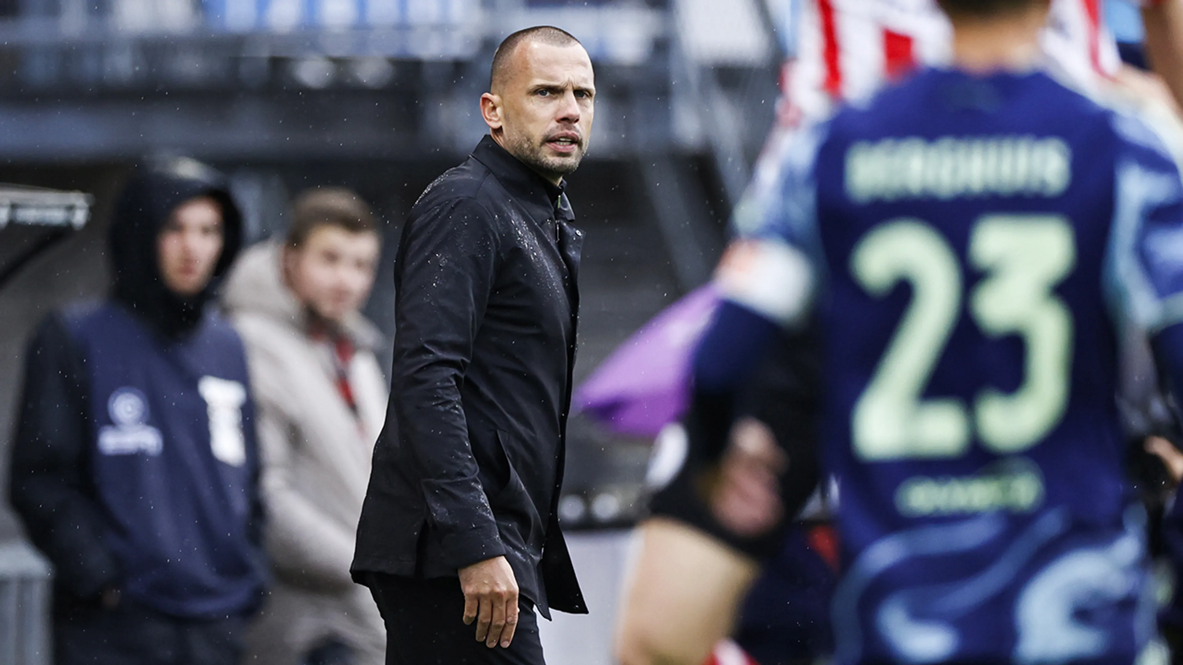 Ajax ontsnapt tegen Sparta Rotterdam in 97e minuut aan nieuwe nederlaag