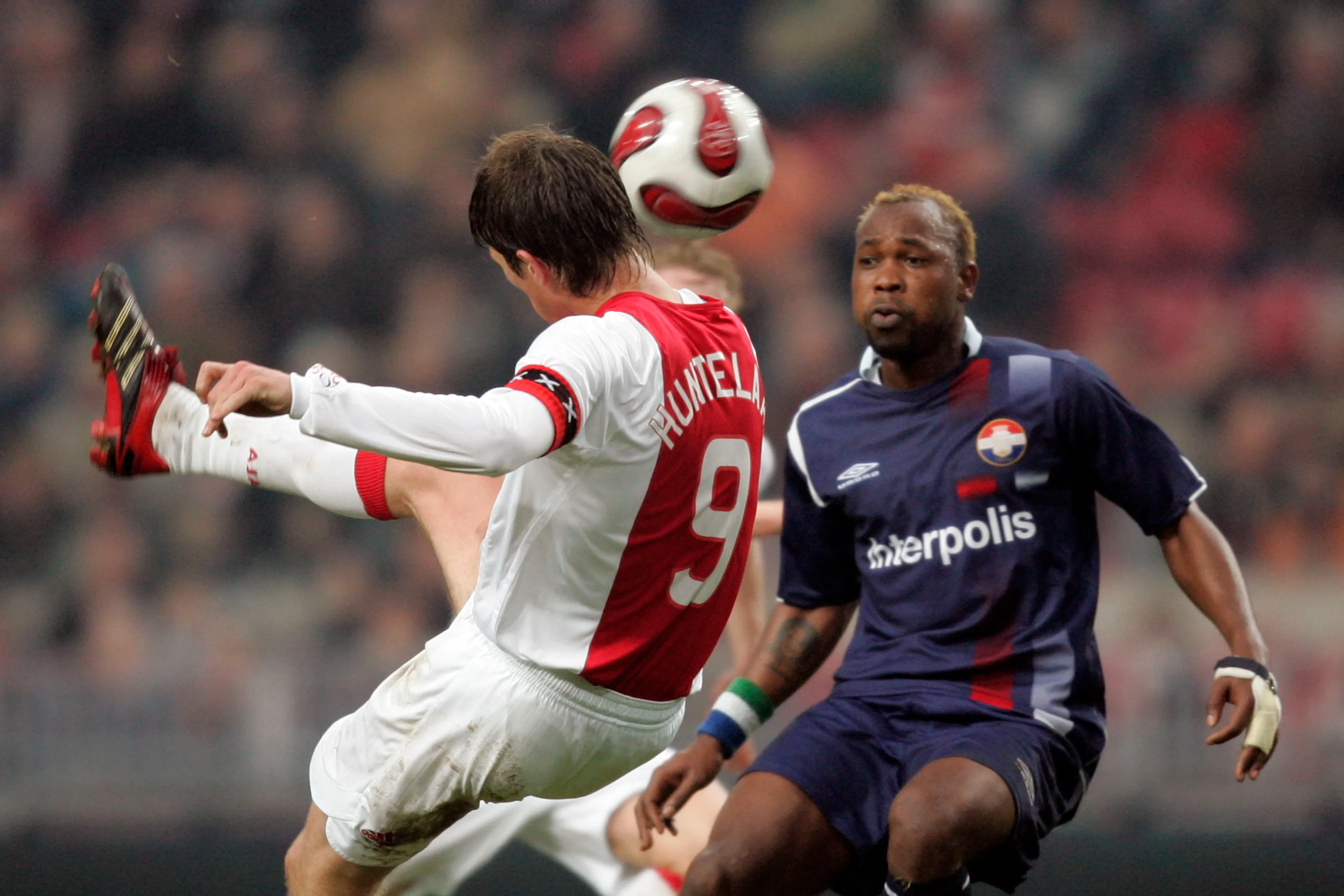 FIFA schorst Kargbo voor het leven