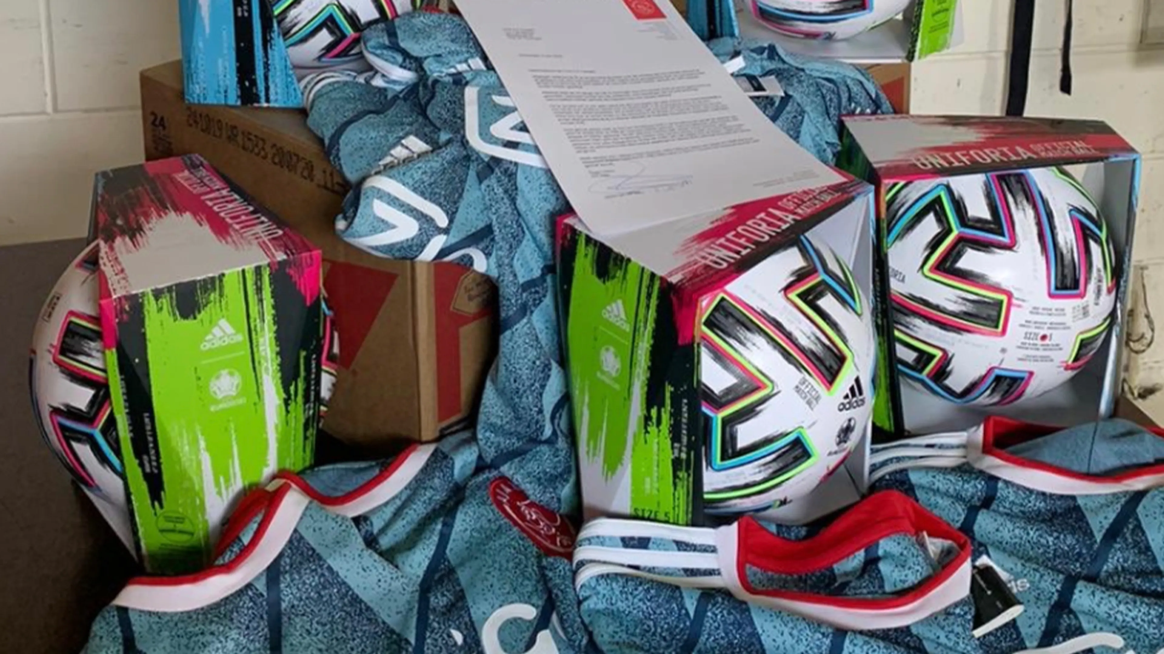 GENIAAL! Ajax reageert op 'beschuldigingen' Groningse studenten