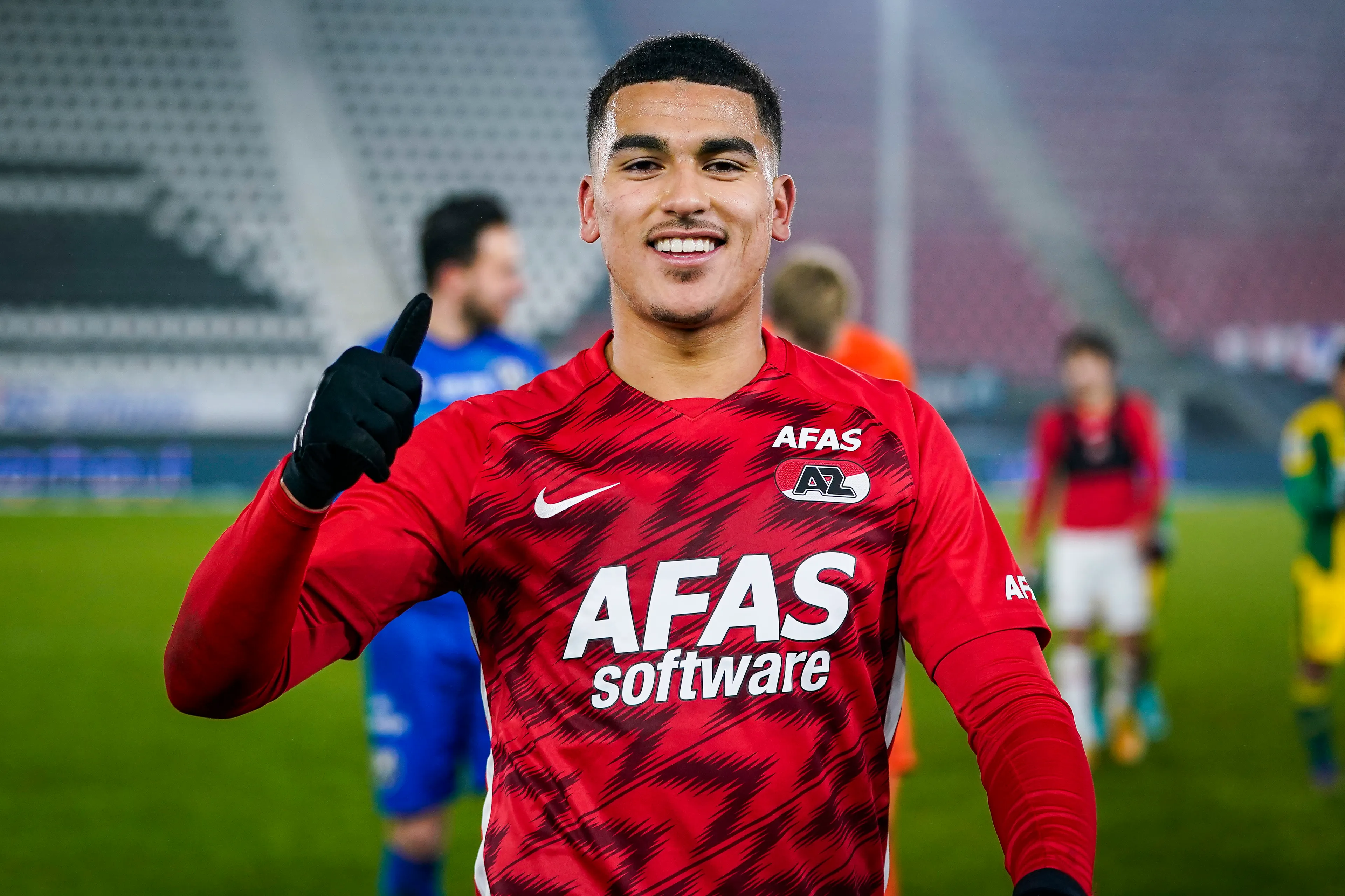 Invaller Aboukhlal redt AZ in slotfase tegen ADO Den Haag