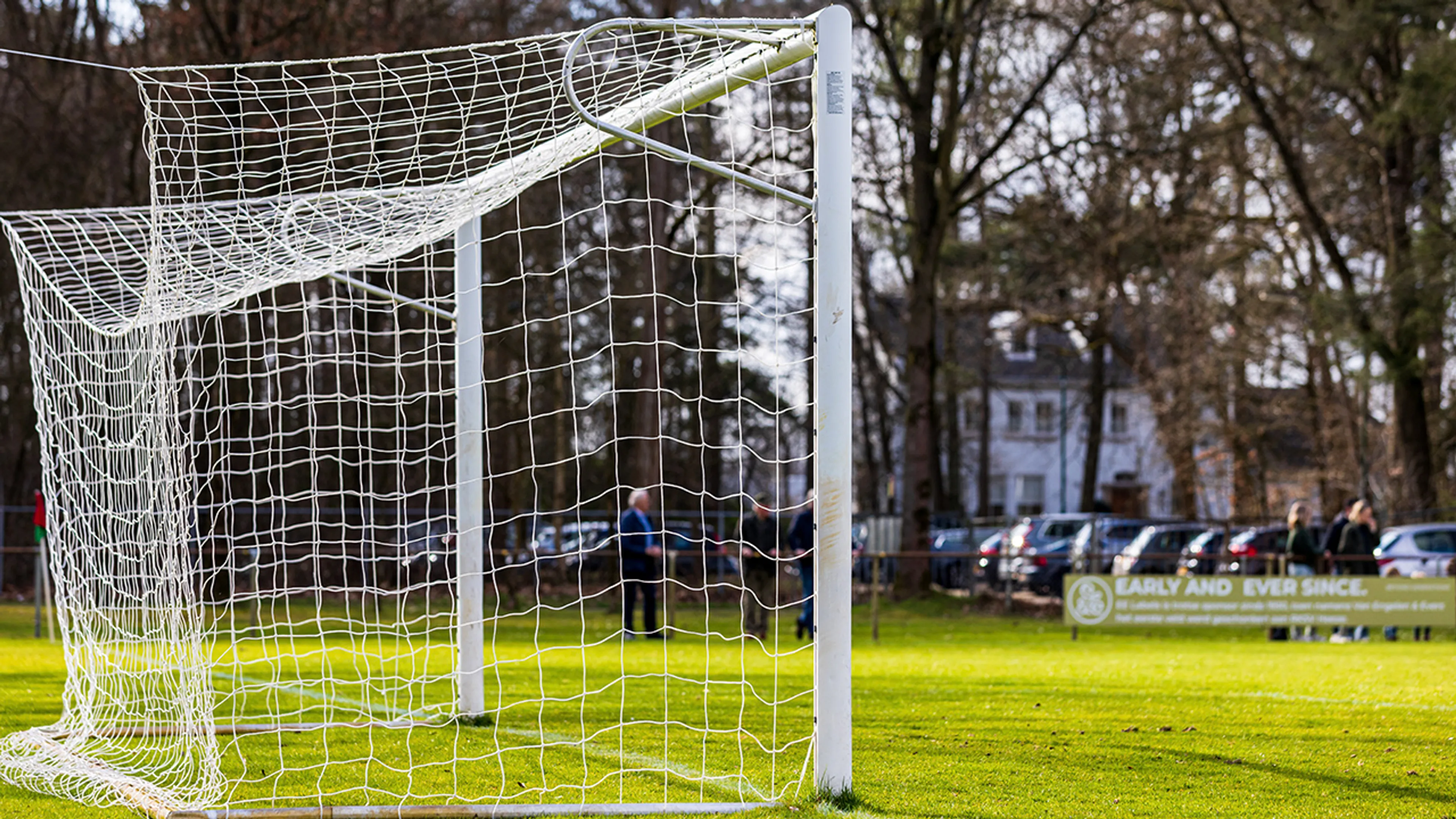 41-jarige amateurkeeper overleden na botsing op voetbalveld: 'Dit is verschrikkelijk'