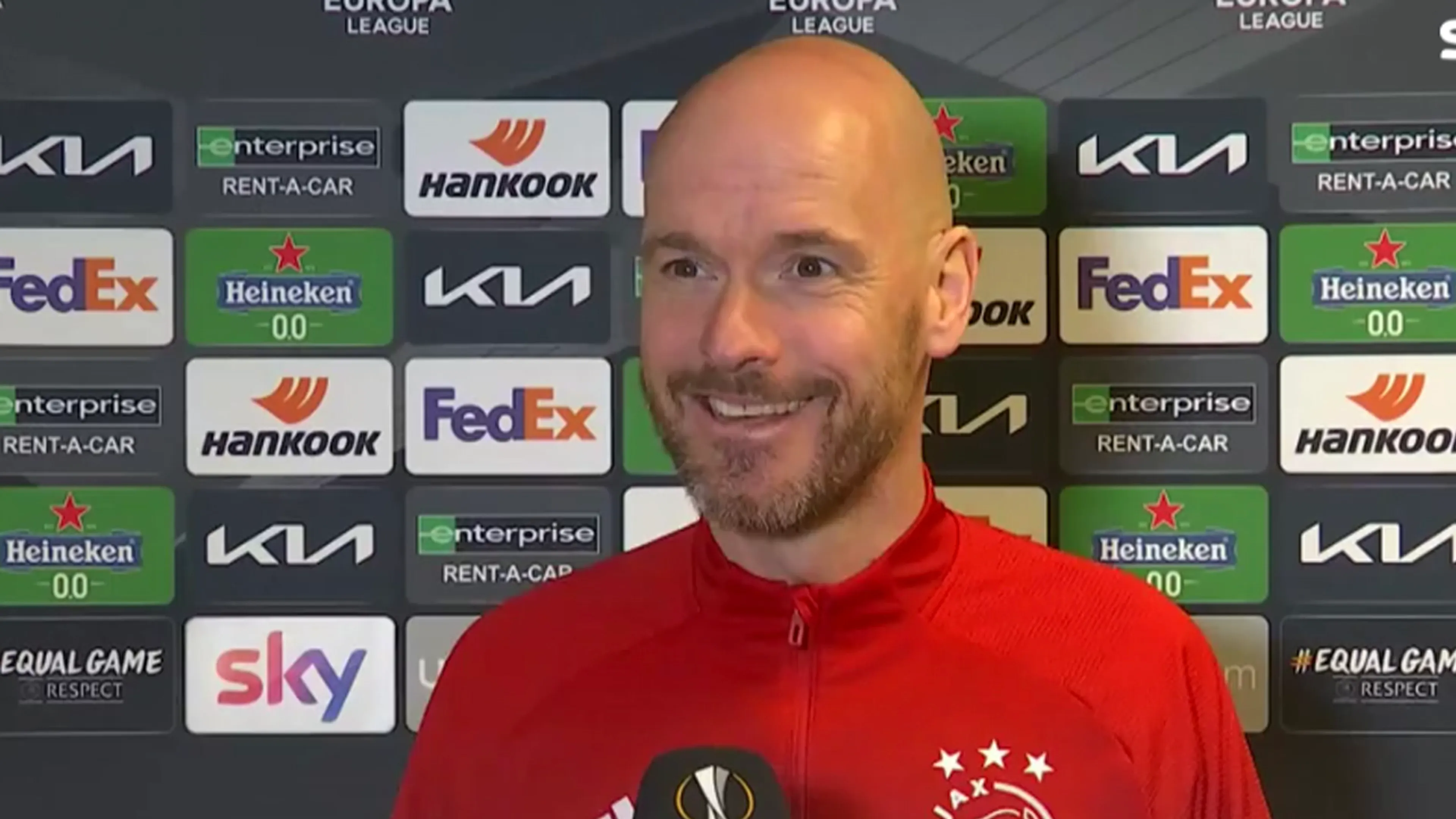 ZIEN: 4 briljante momenten met woordkunstenaar Erik ten Hag
