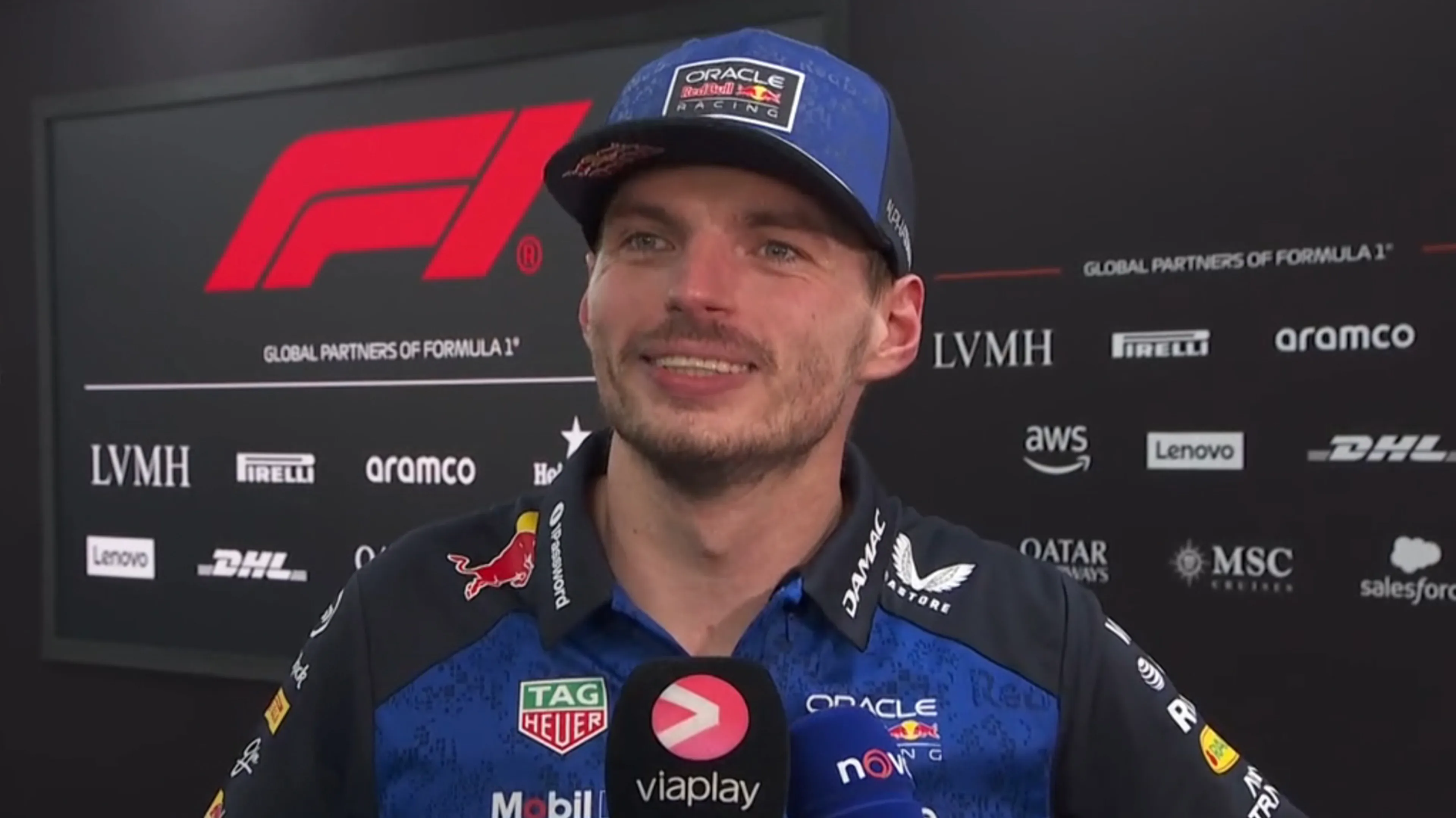 Max Verstappen dolblij met zege in de Grote Prijs van Singapore: 'Echt een topweekend!'