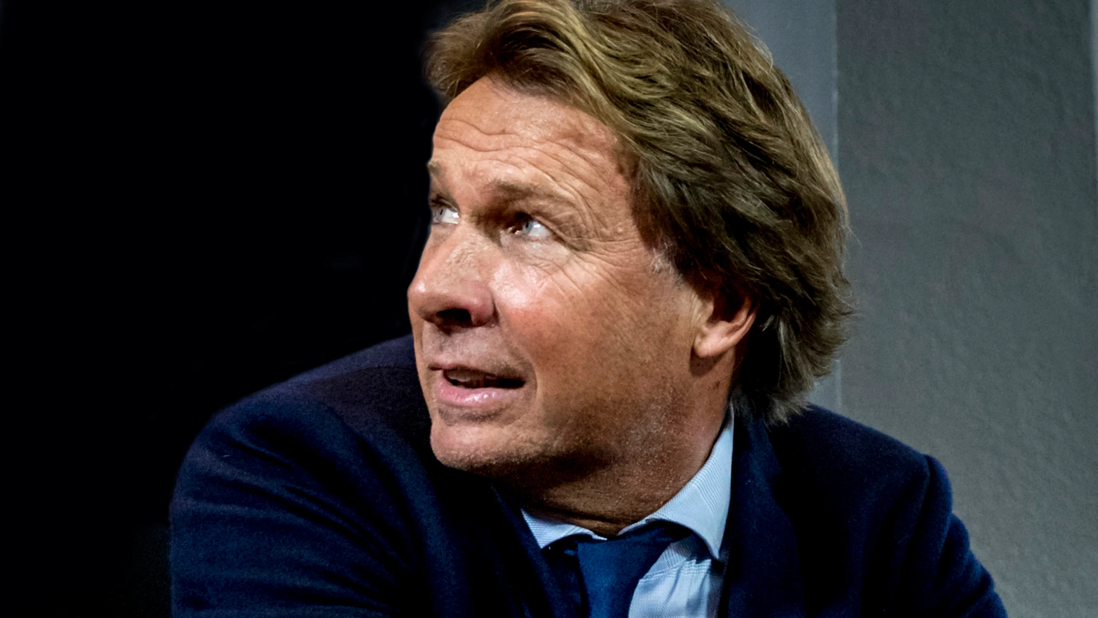 Hans laat zich knippen door Sophie