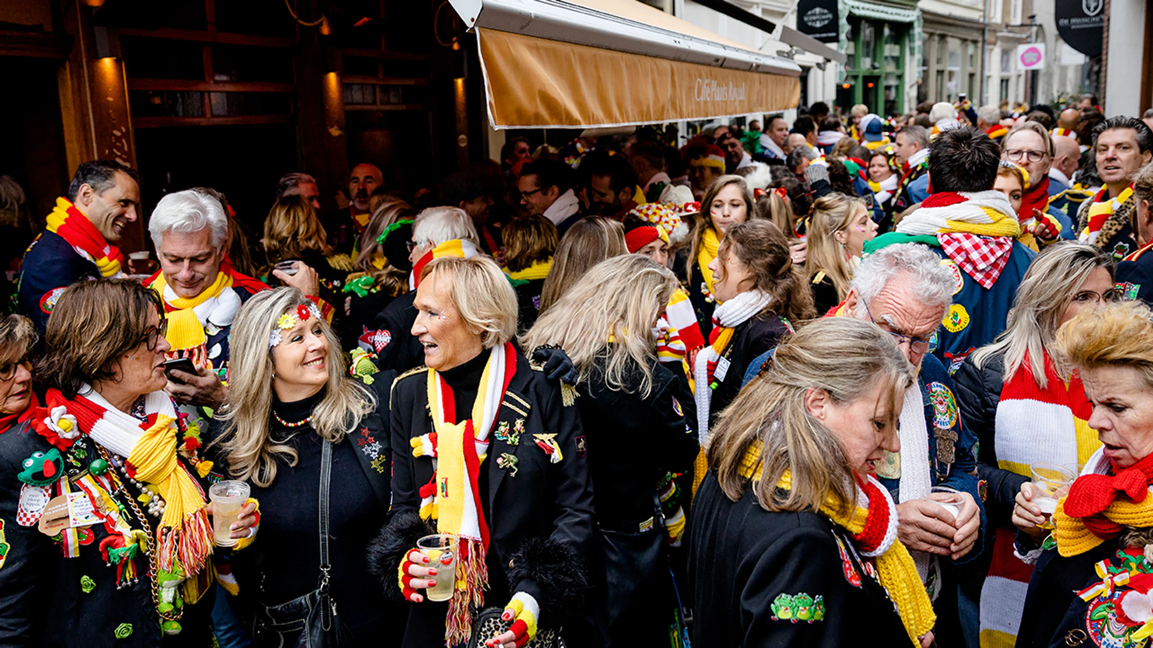 Politie dreigt met hardere acties: staking tijdens carnaval en toegang Binnenhof blokkeren