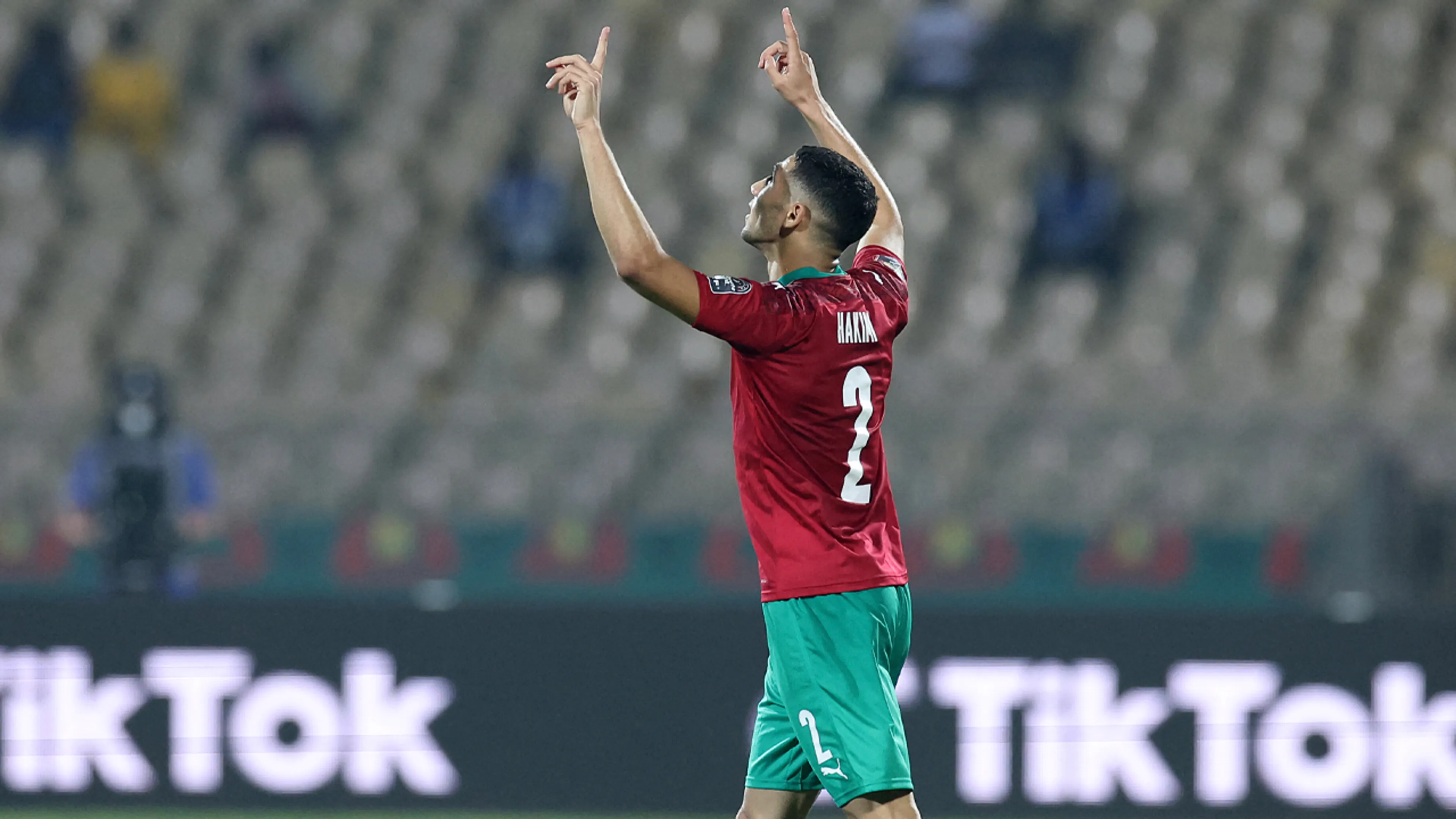 Vrije trappen-koning Hakimi grapt over PSG-sterren: 'Ik zal eens met ze praten'