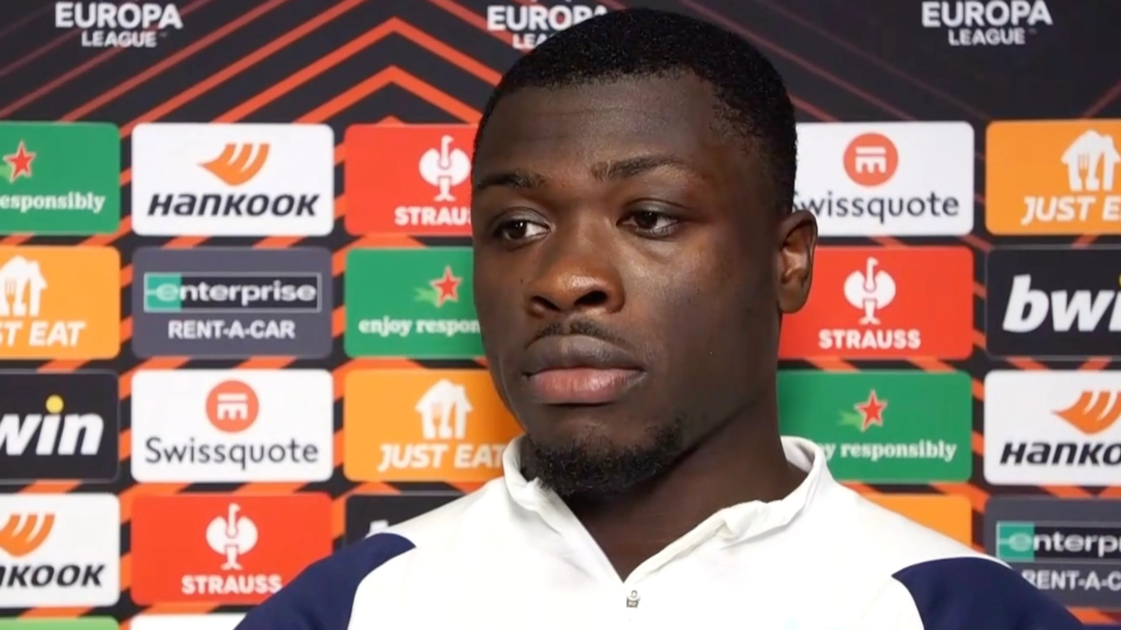 Noa vraagt Brobbey: 'Je liep na afloop woedend richting de scheidsrechter, wat zei je?'