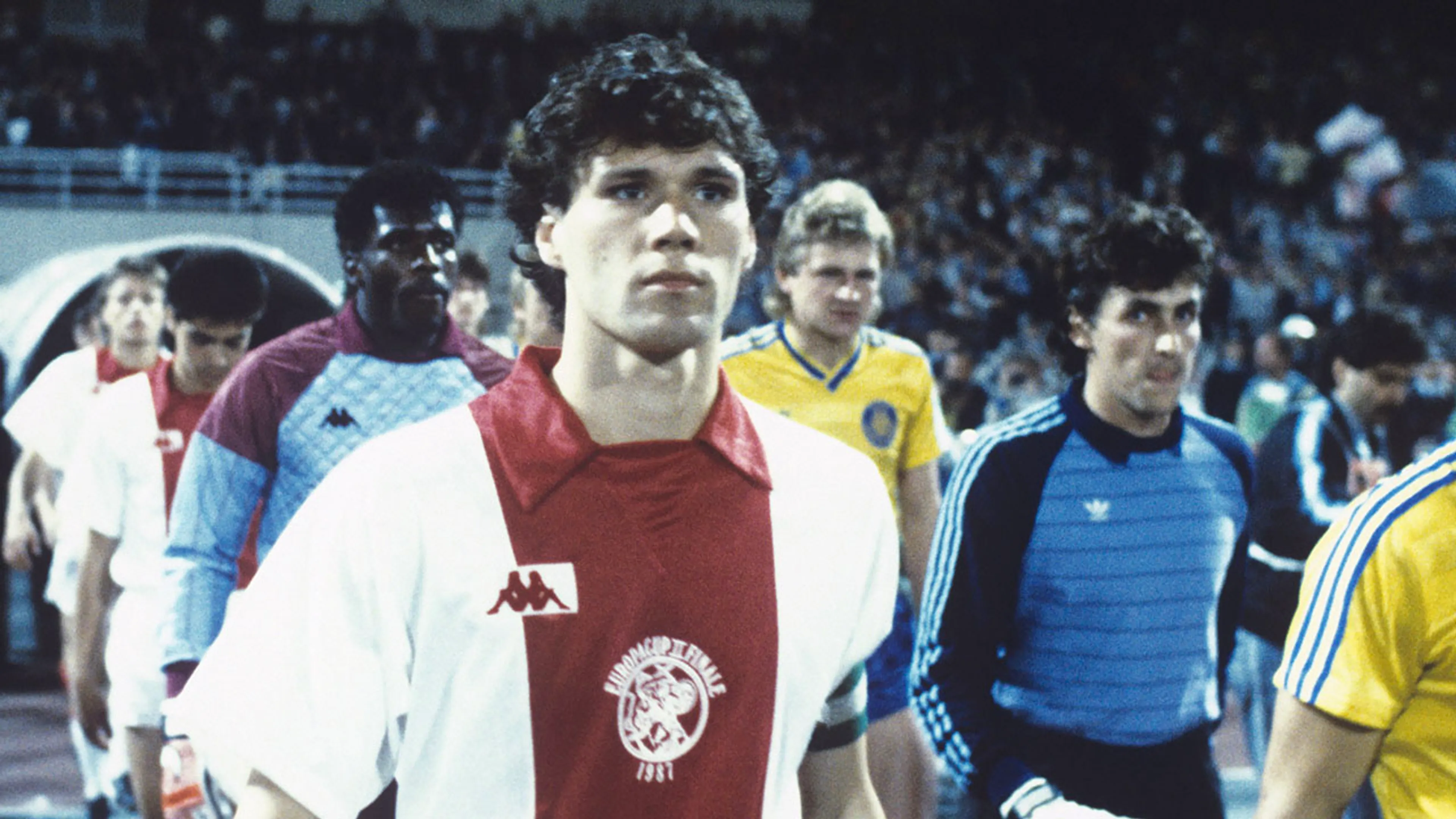 ZIEN: PSV toonde 40 jaar geleden interesse in Van Basten per brief