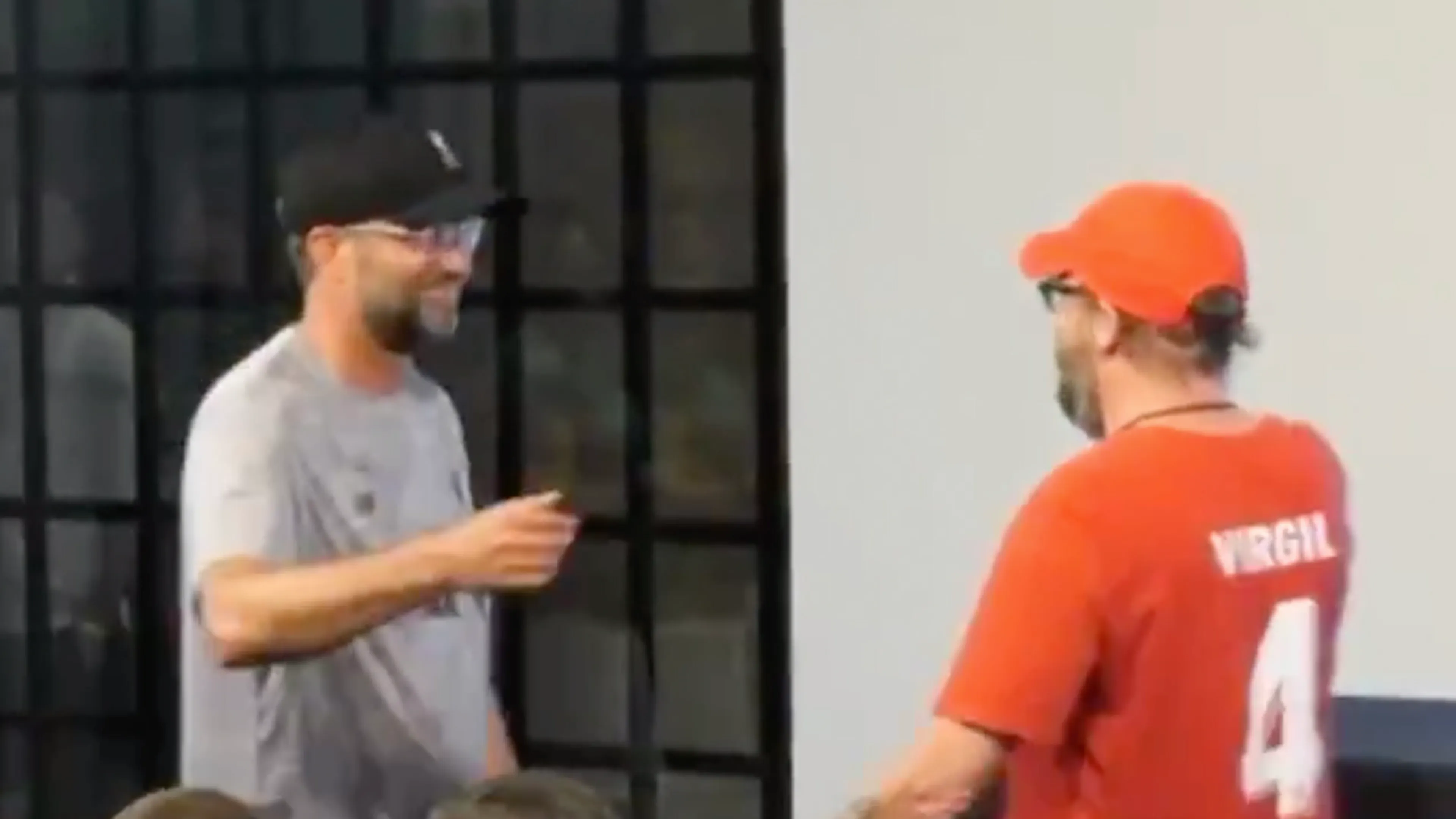 Klopp ziet look-a-like: 'You look like my f*cking doppelganger!'