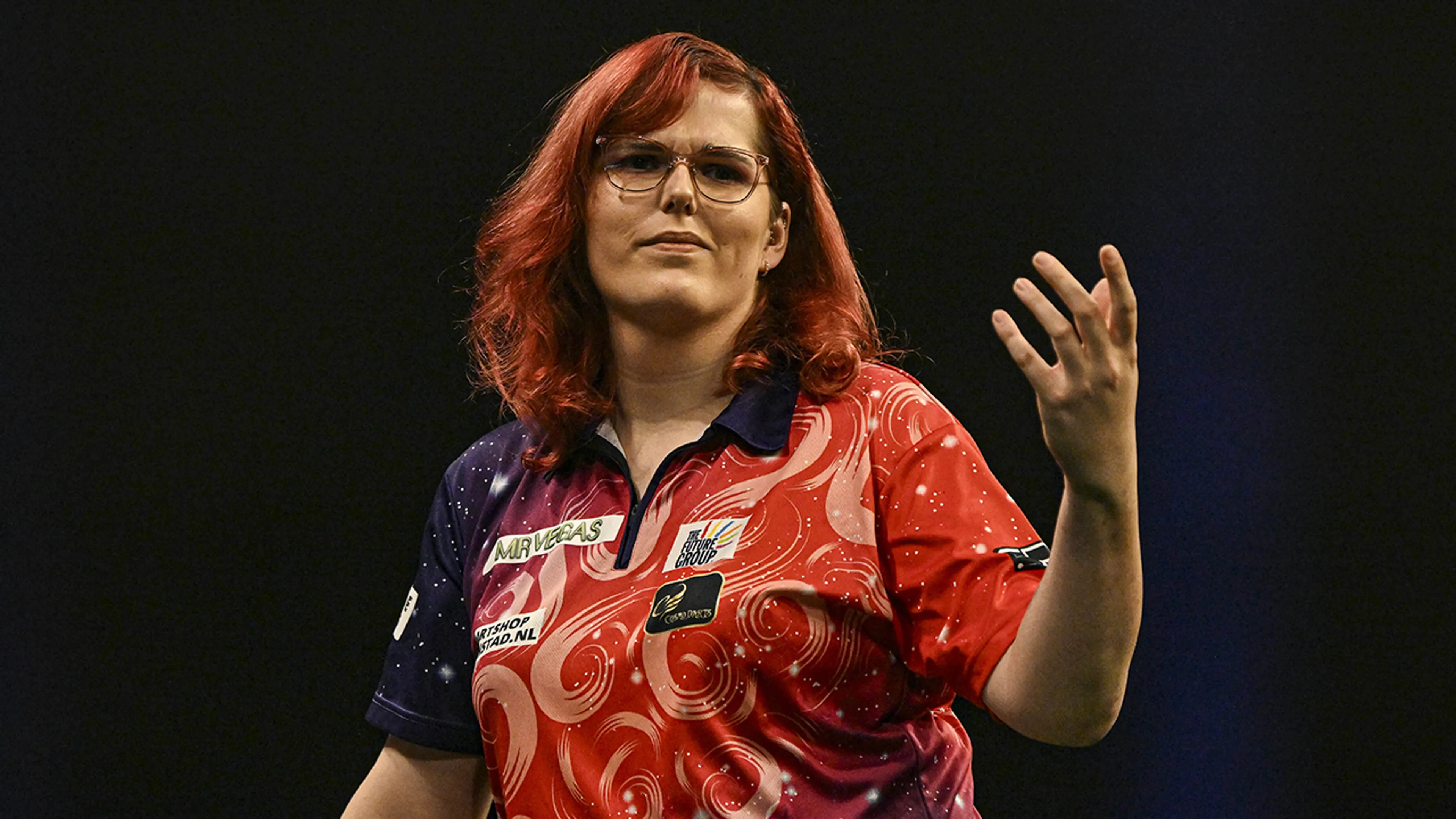 Transvrouwen uitgesloten bij dartsbond WDF: Van Leuven verliest plek op vrouwentour