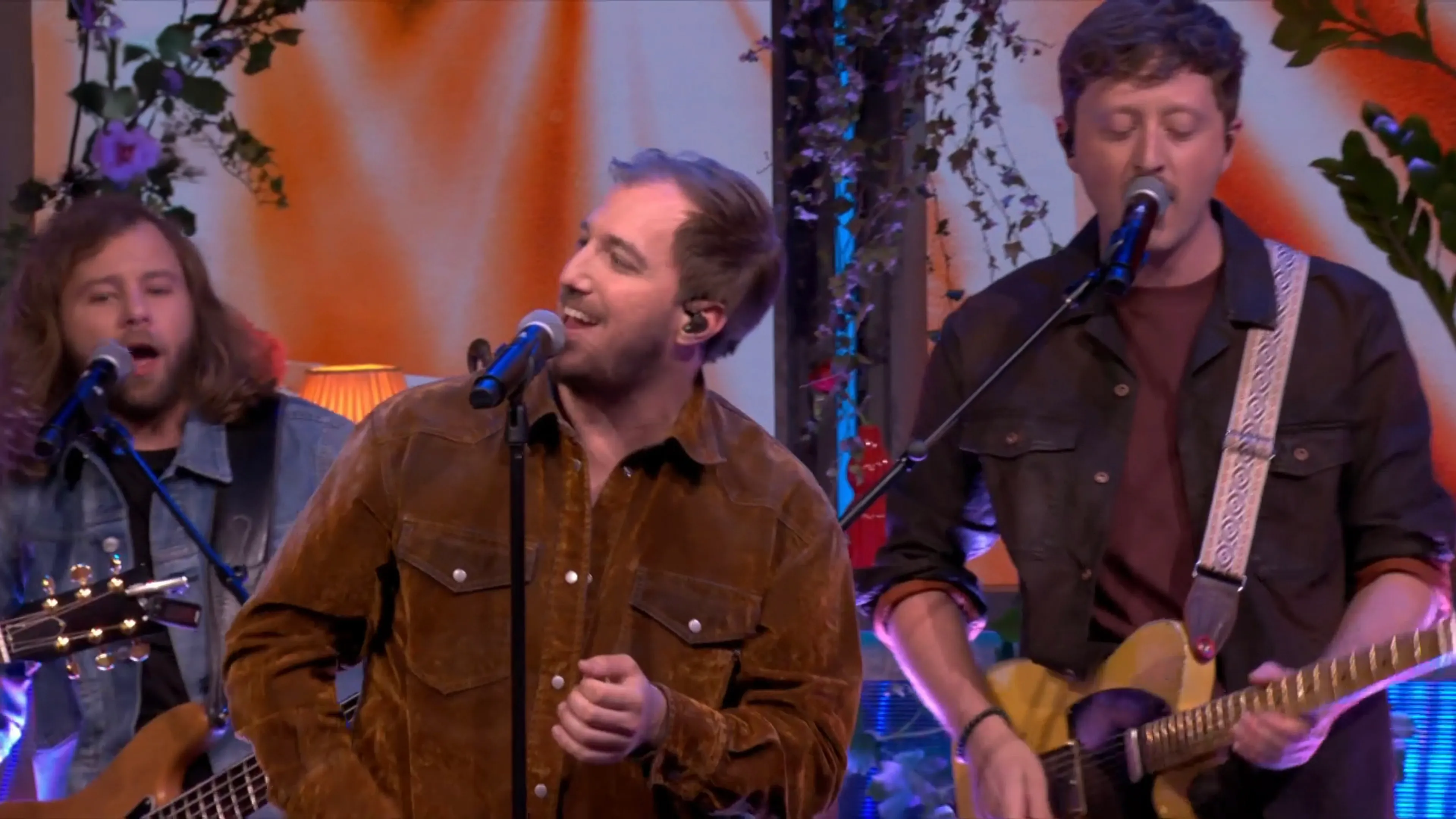 MainCourse zorgt voor een swingende opening van De Oranjezondag met 'You Win Again'