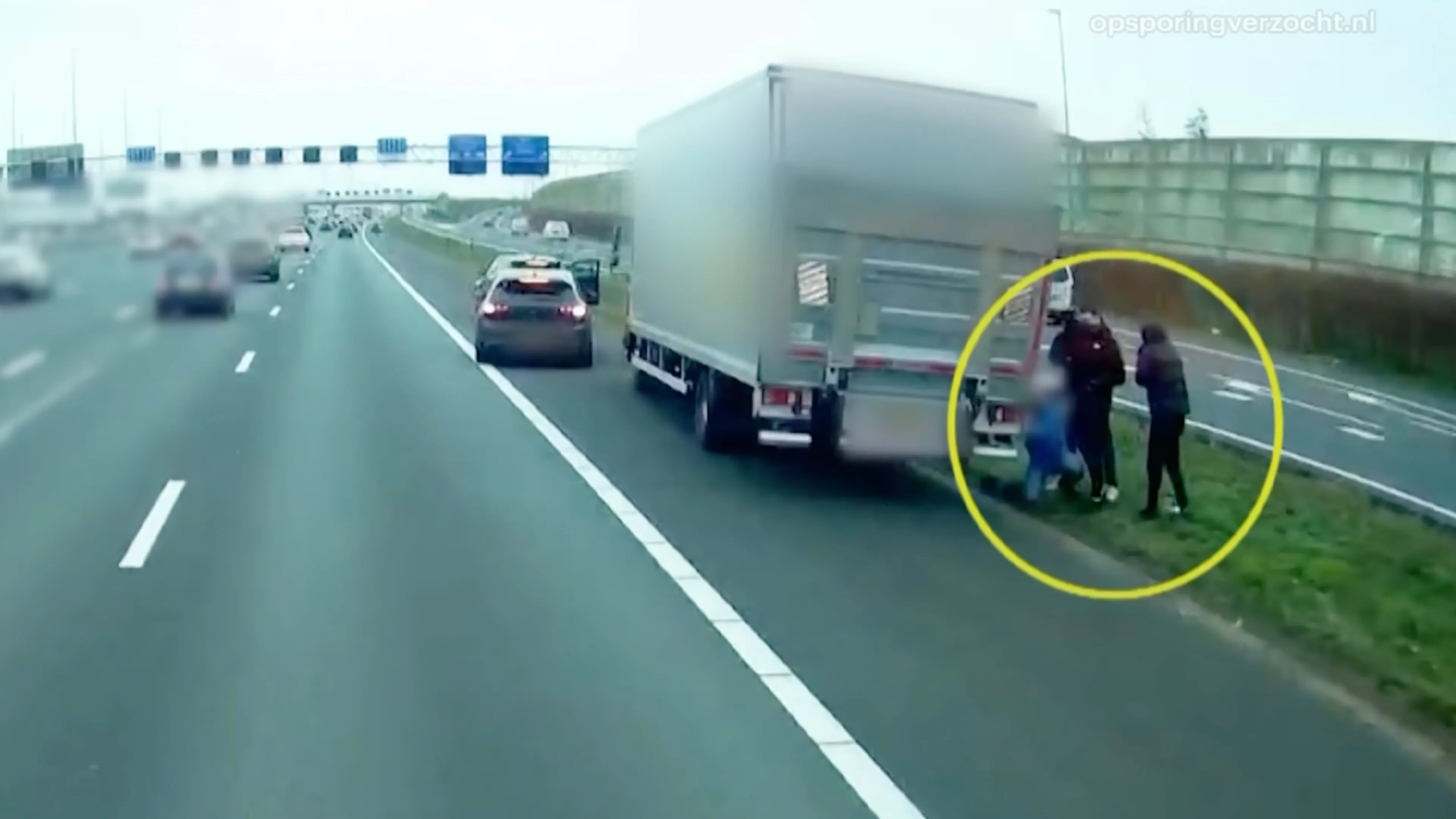 Video: Politie deelt dashcambeelden van drugsroof op A1 bij Muiden