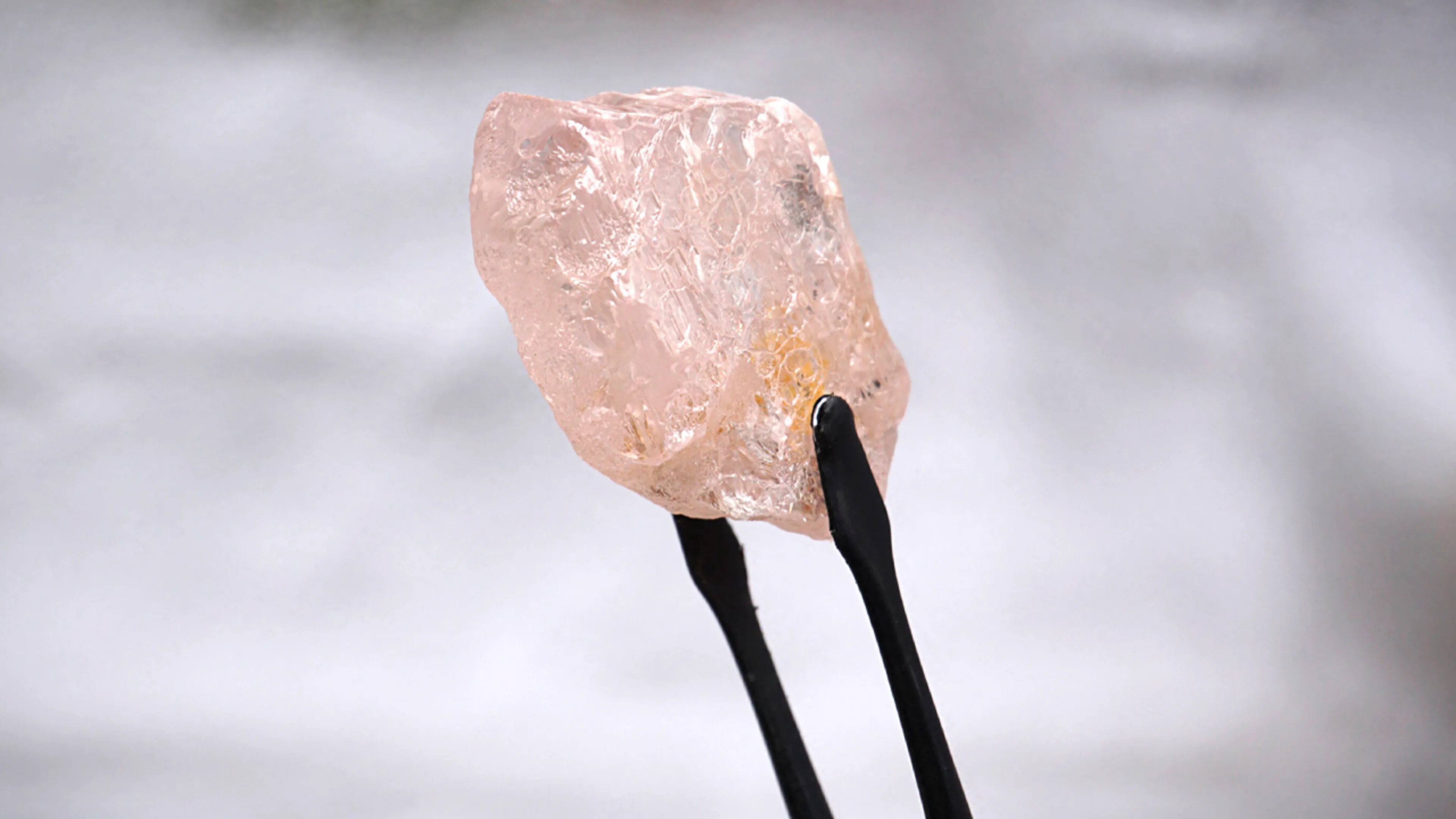Grootste roze diamant in 300 jaar gevonden in Angola