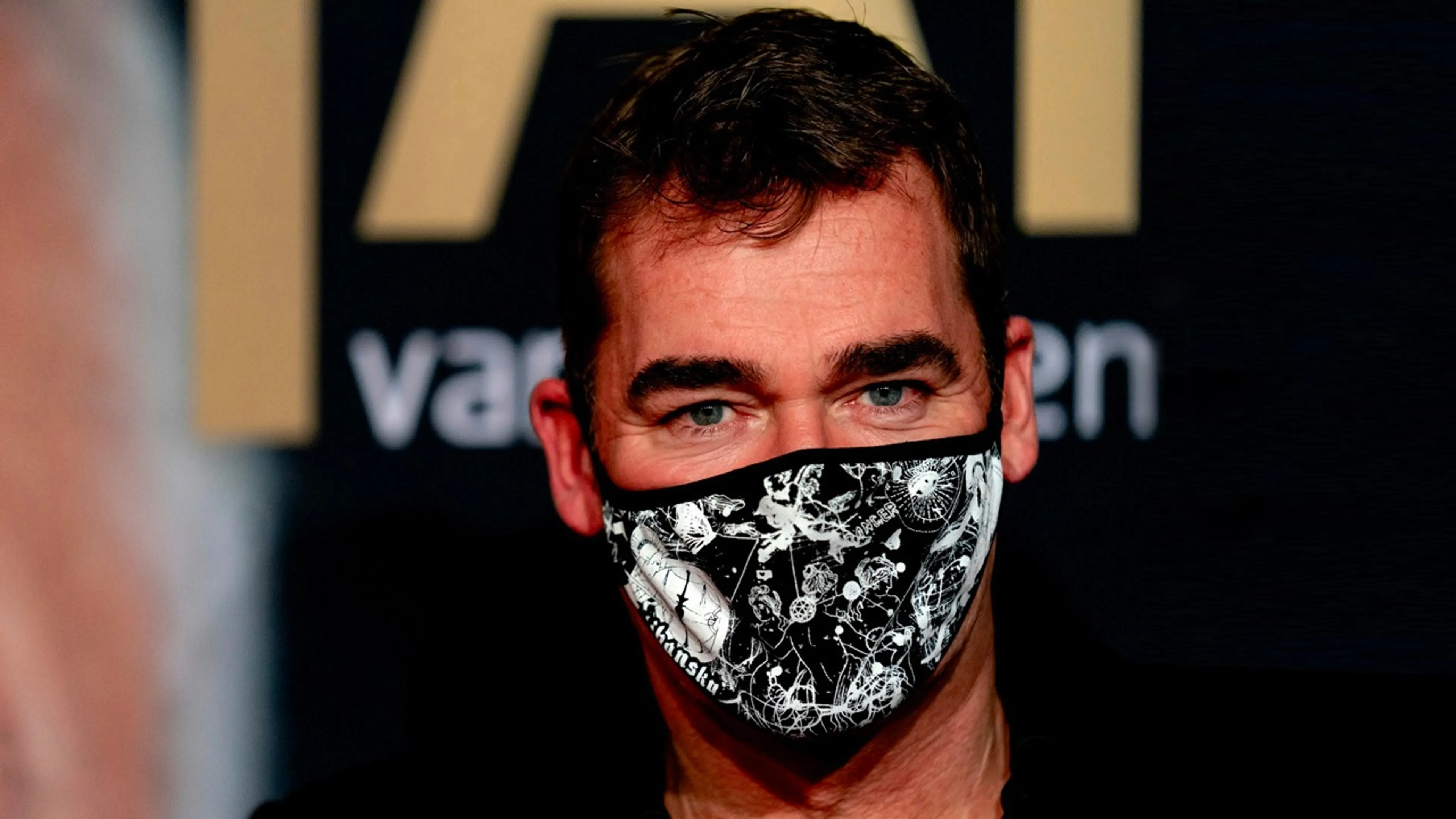 Vriend van de show Jeroen van der Boom besmet met coronavirus