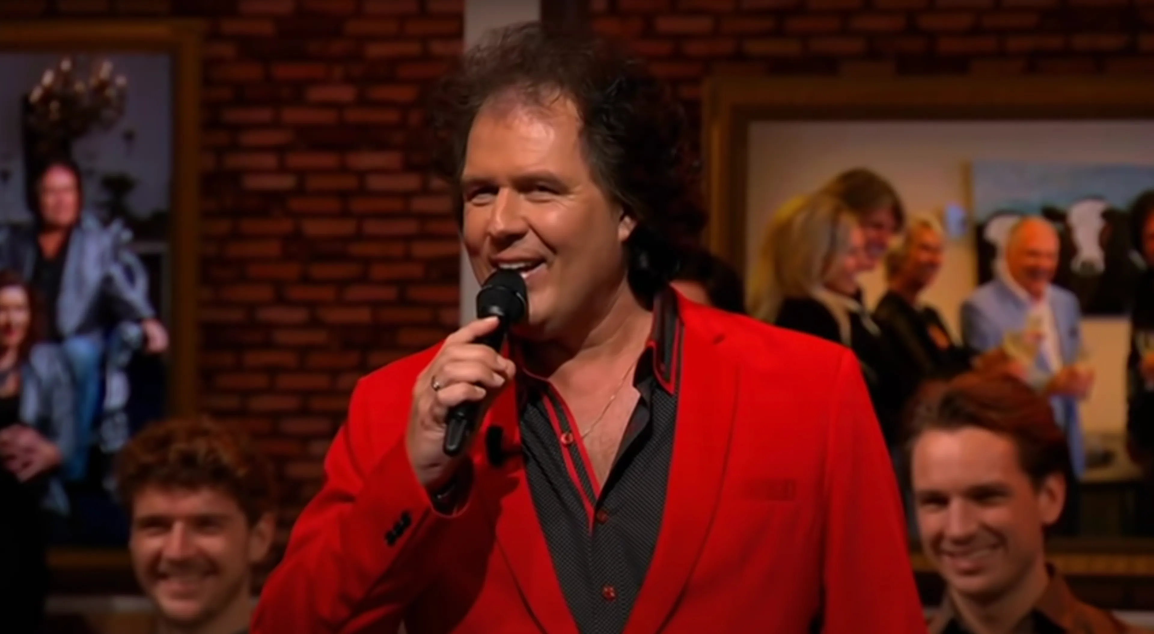 DIT verdient vriend van de show René le Blanc per optreden!