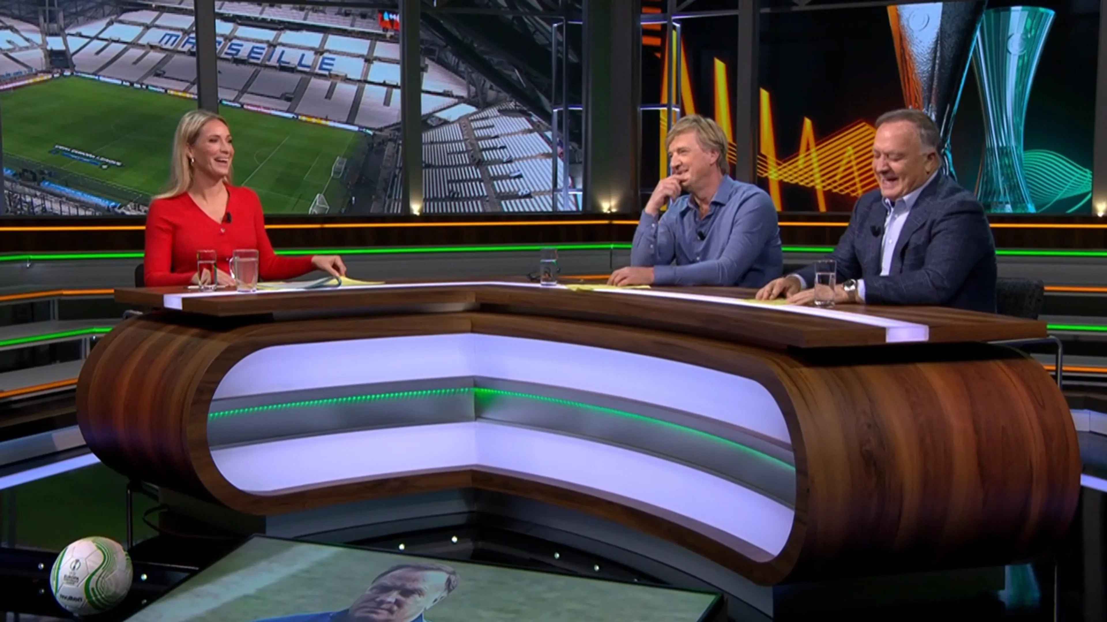 Hélène, Wim en Dick lachen in voorbeschouwing: 'Dit wordt een beetje een dolle avond!'