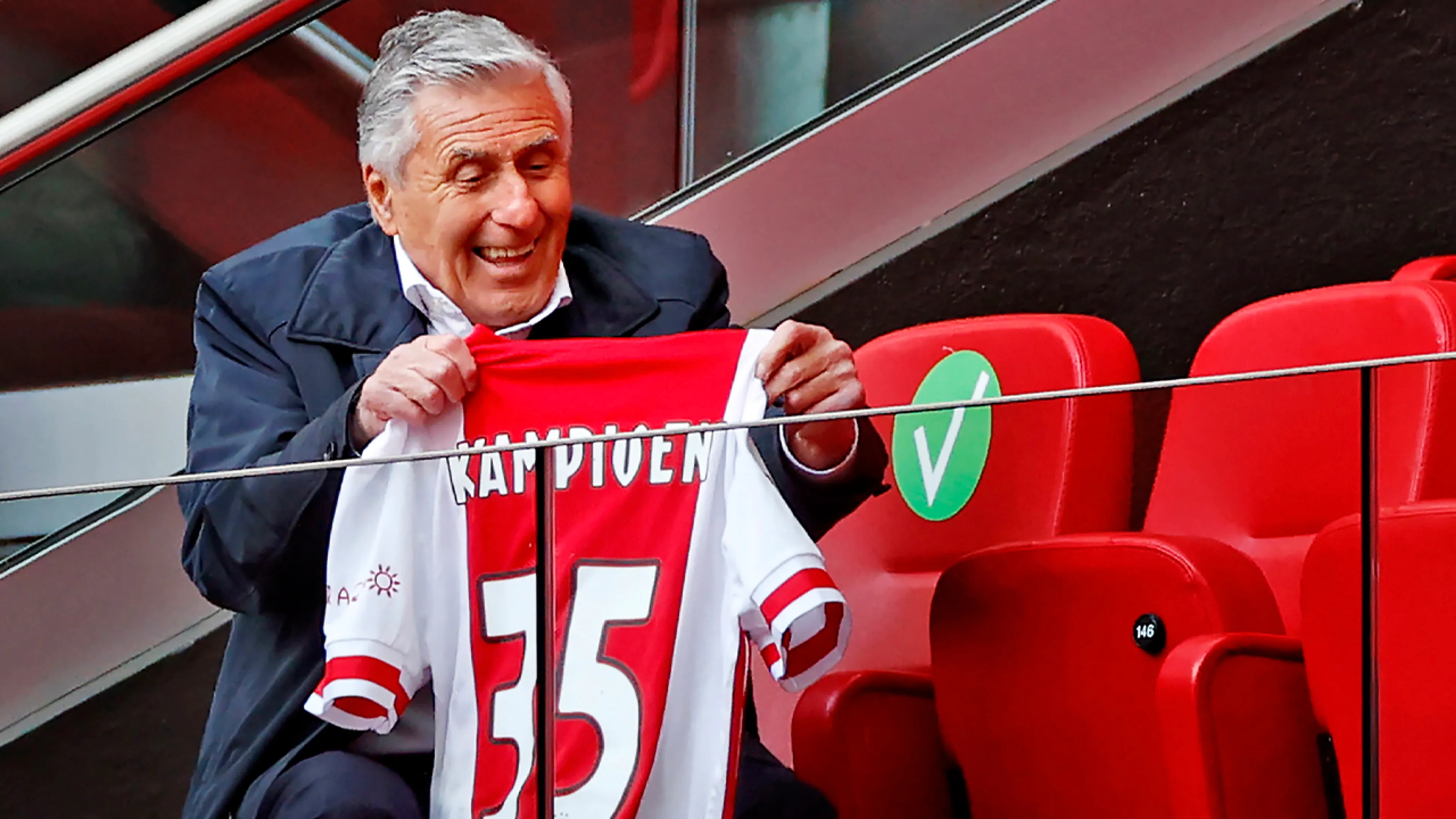 Sjaak Swart snapt niets van commotie rond Ajax-goal: 'Zijn ze nou helemaal gek geworden?'