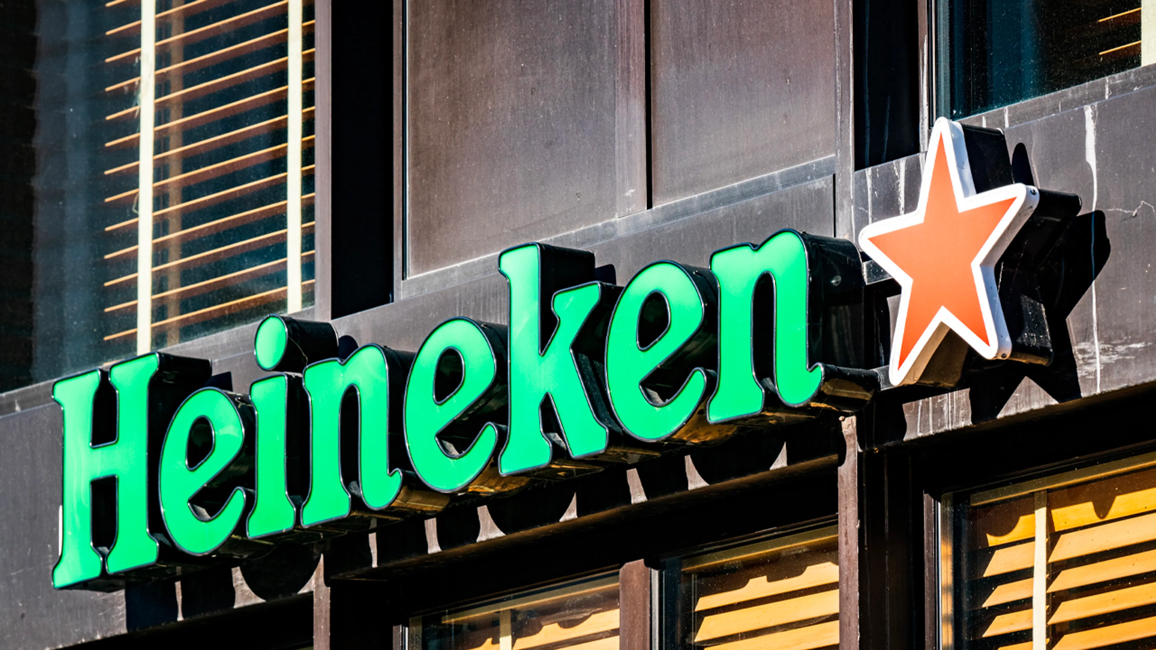 Prijzen van Heineken-bier gaan omhoog: biertje in kroeg en supermarkt duurder