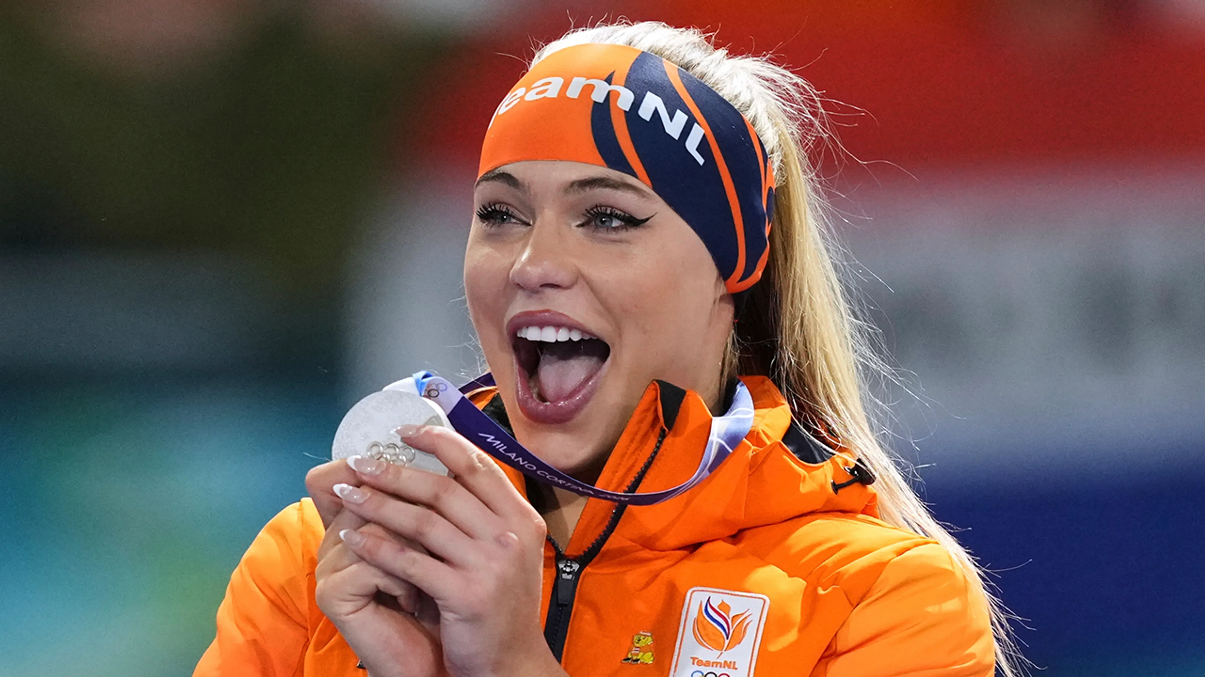 Jutta Leerdam boekt opnieuw internationaal succes: 'Knijp me even!'