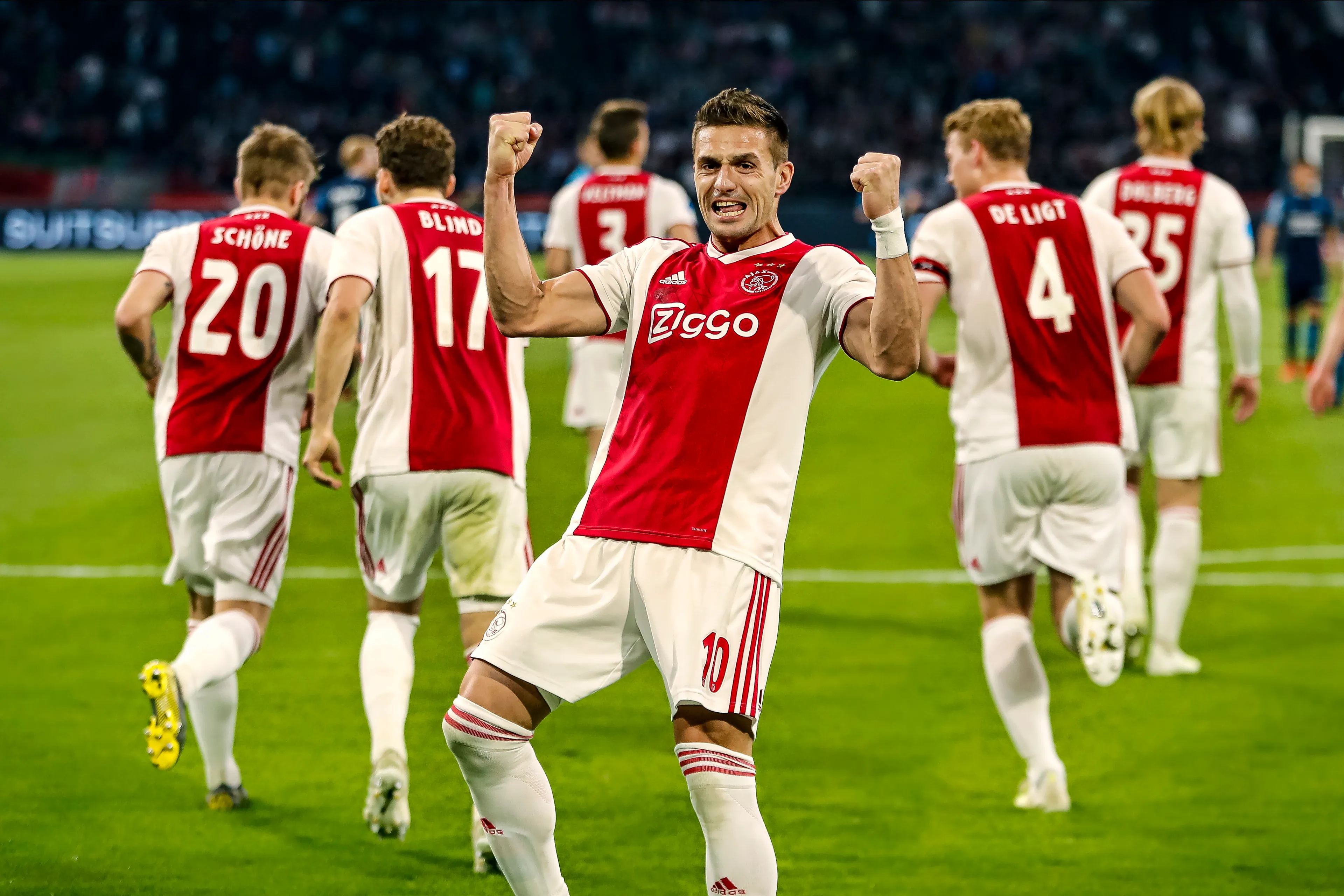 Ajax is record rijker