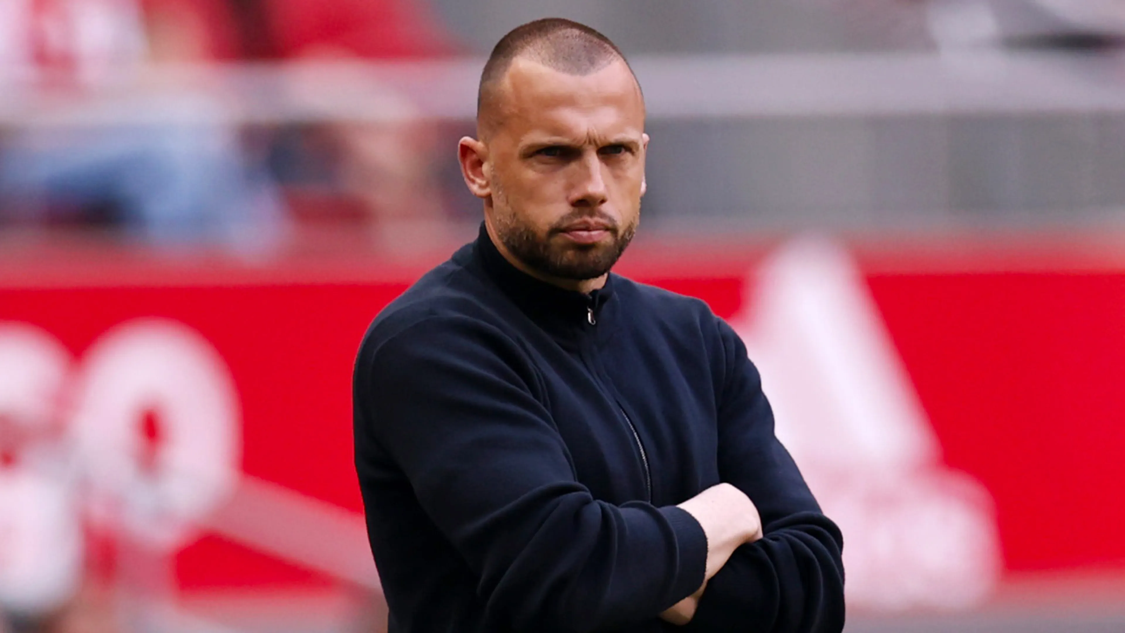 ‘Ajax heeft John Heitinga misbruikt en als een baksteen laten vallen’ 