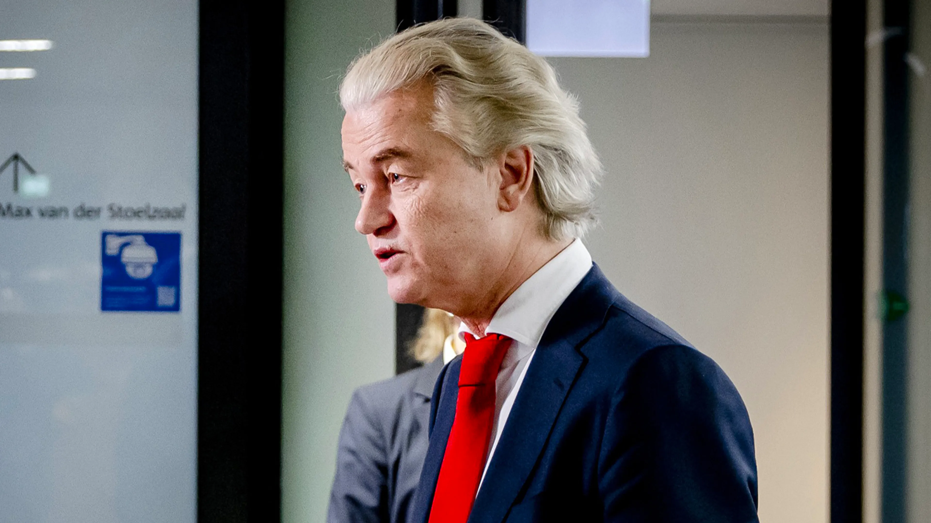 Video: Geert Wilders loopt weg na vragen over posts op X: 'Zuur'