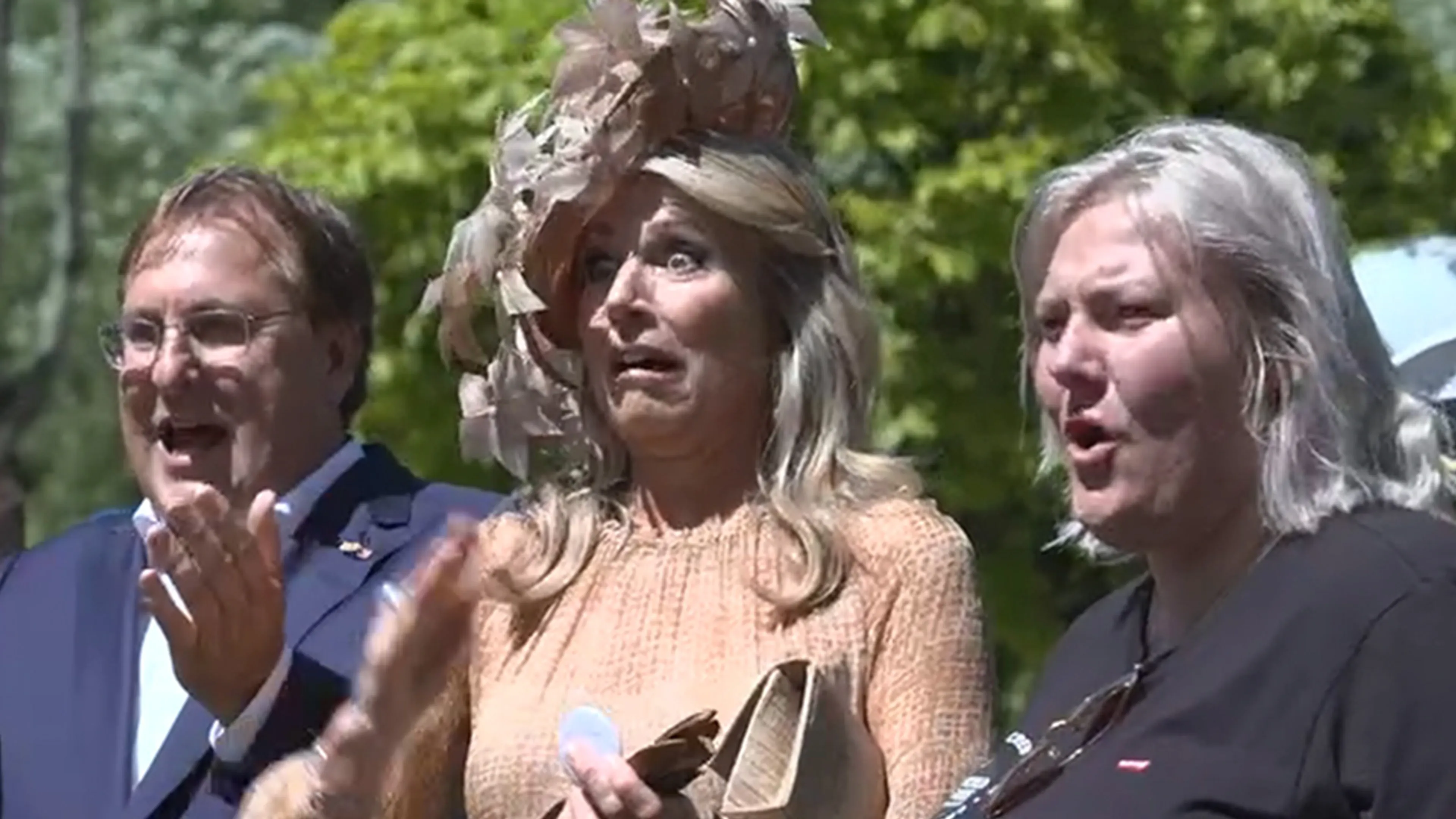 Video: Máxima zichtbaar onder de indruk tijdens optreden dragqueen op WorldPride