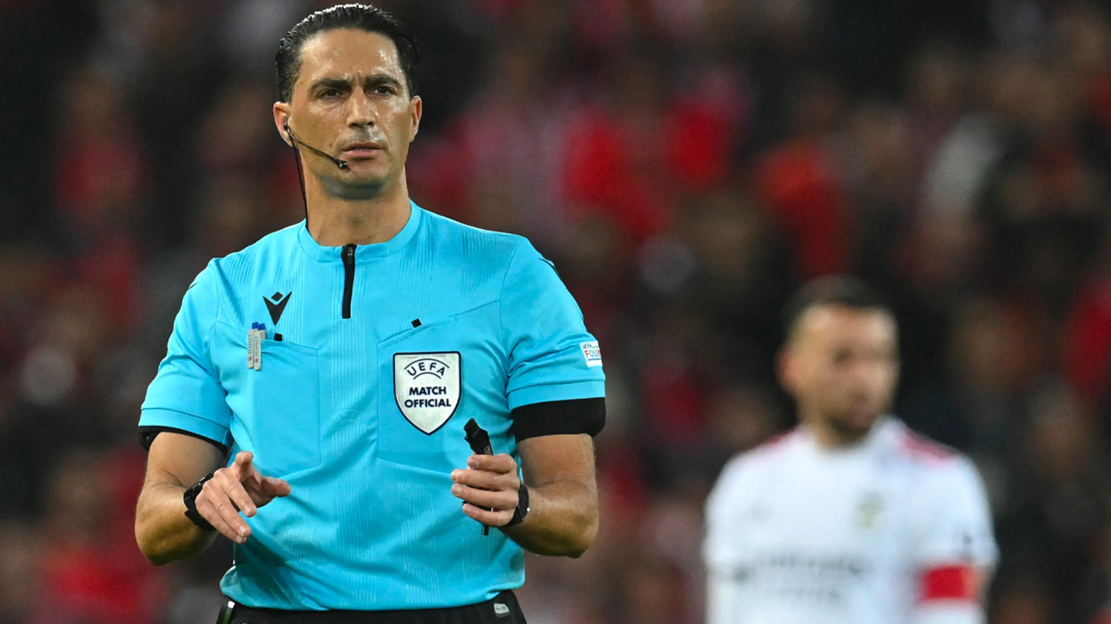 Serdar Gözübüyük fluit halve finale in Europa League