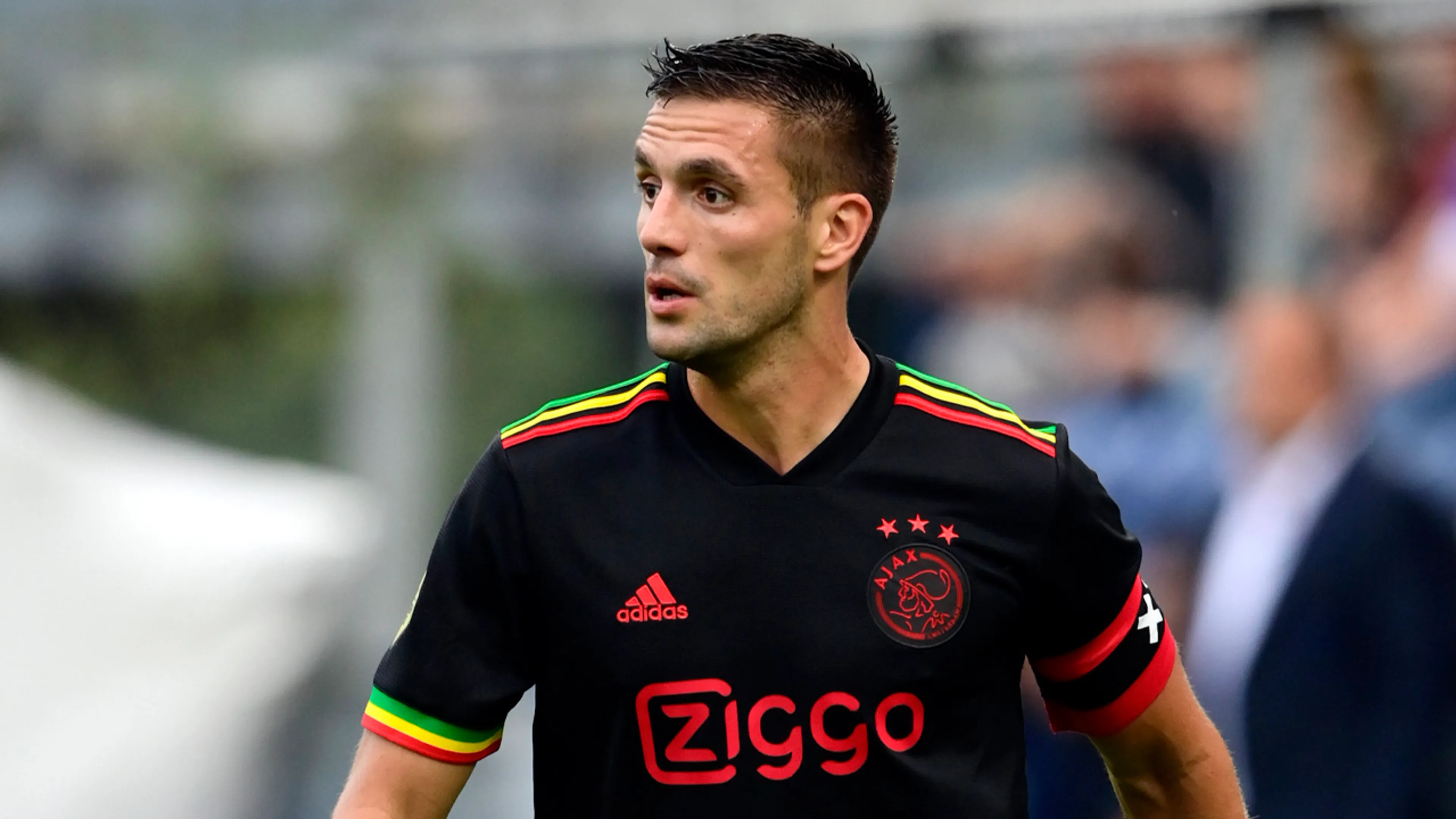 'Ajax mag van UEFA niet met 'three little birds' op het shirt spelen'