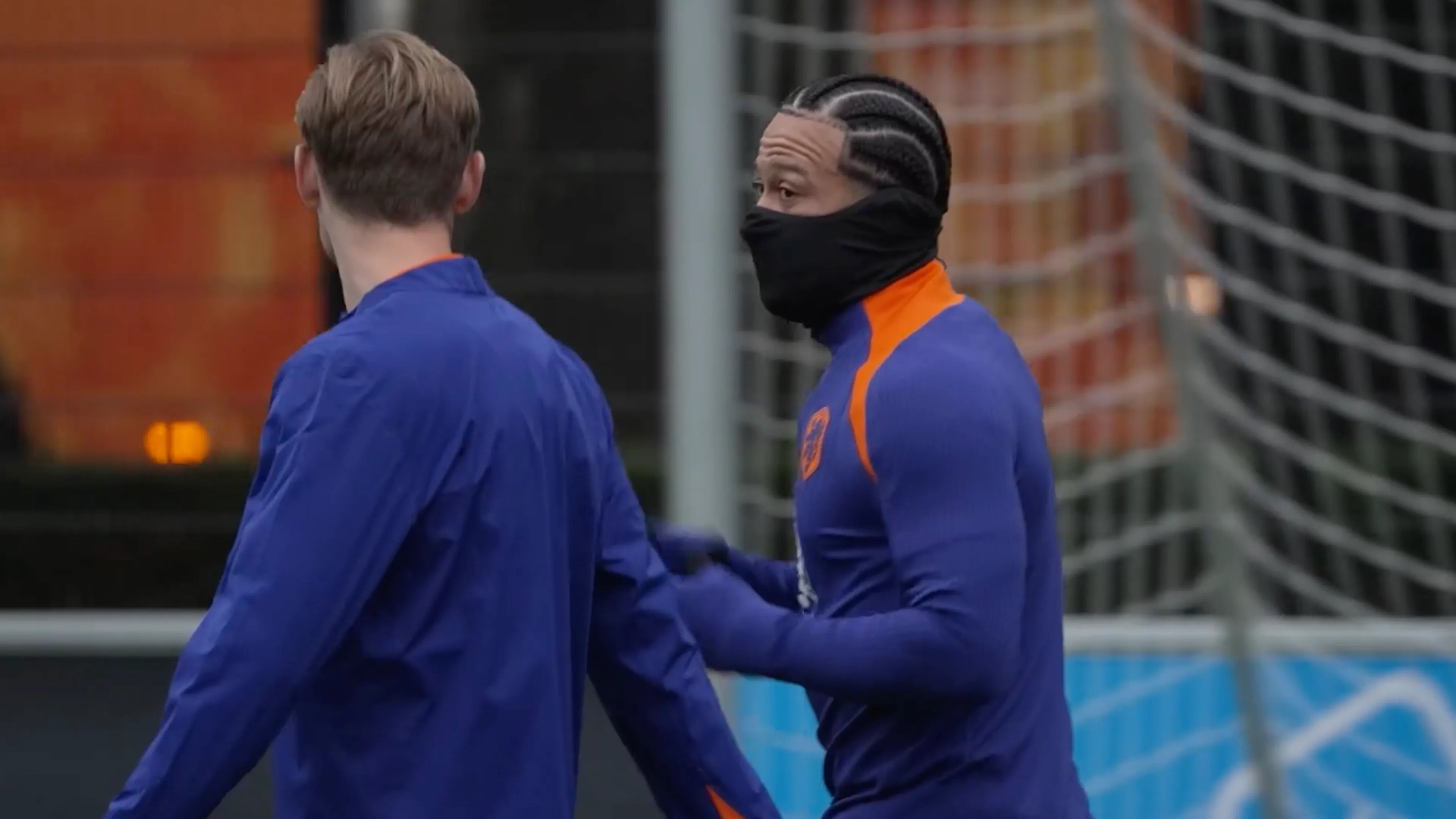 Training Oranje in aanloop naar duel met Litouwen: ook geschorste Jan Paul van Hecke op het veld