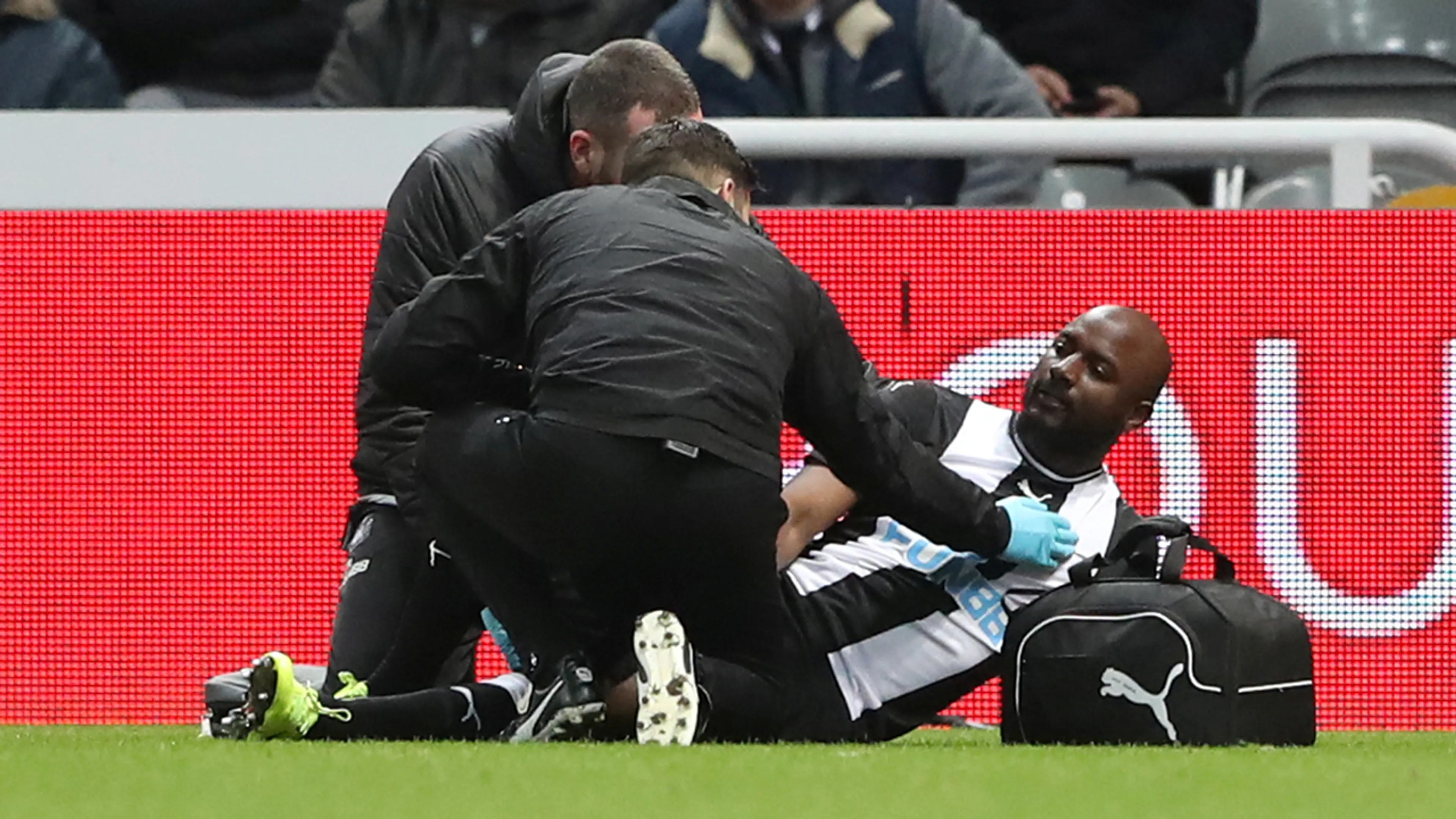 Newcastle United vreest zware knieblessure Jetro Willems