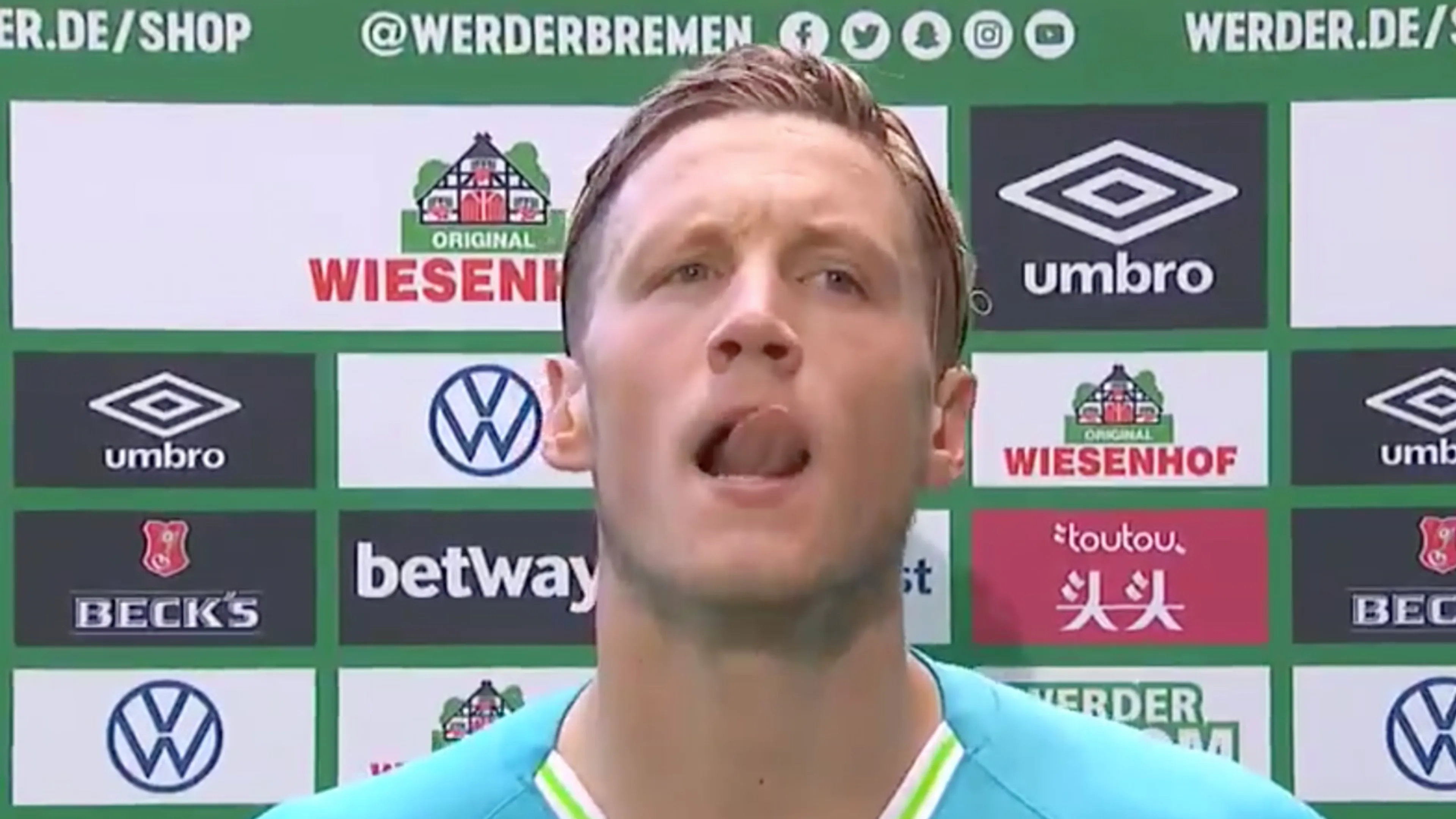 Wout Weghorst 'maakt tongen los' na grappig moment tijdens interview