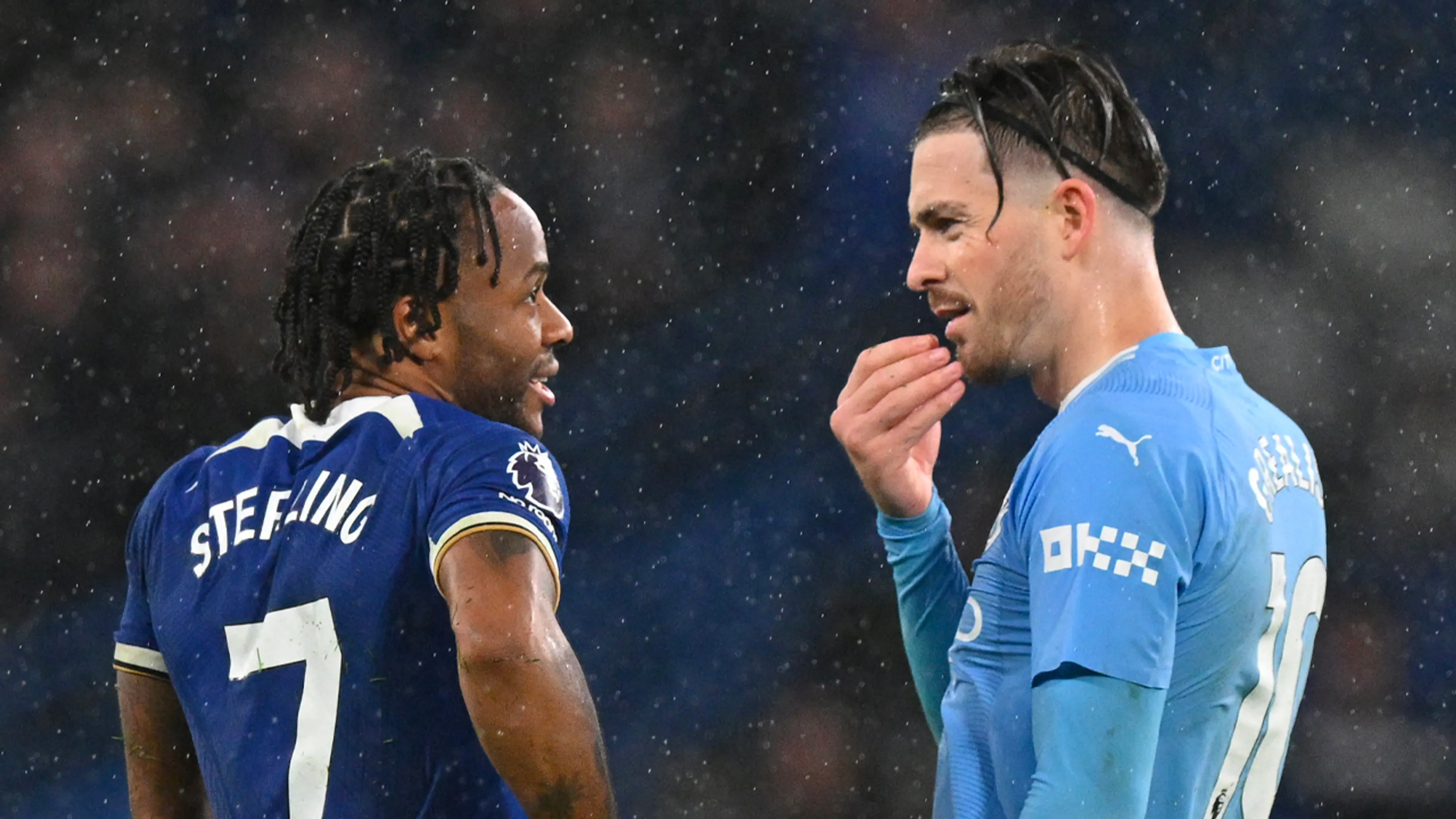 Jack Grealish hekelt Instagram-post over Feyenoord-debuut Raheem Sterling: 'F*cking stupid!'