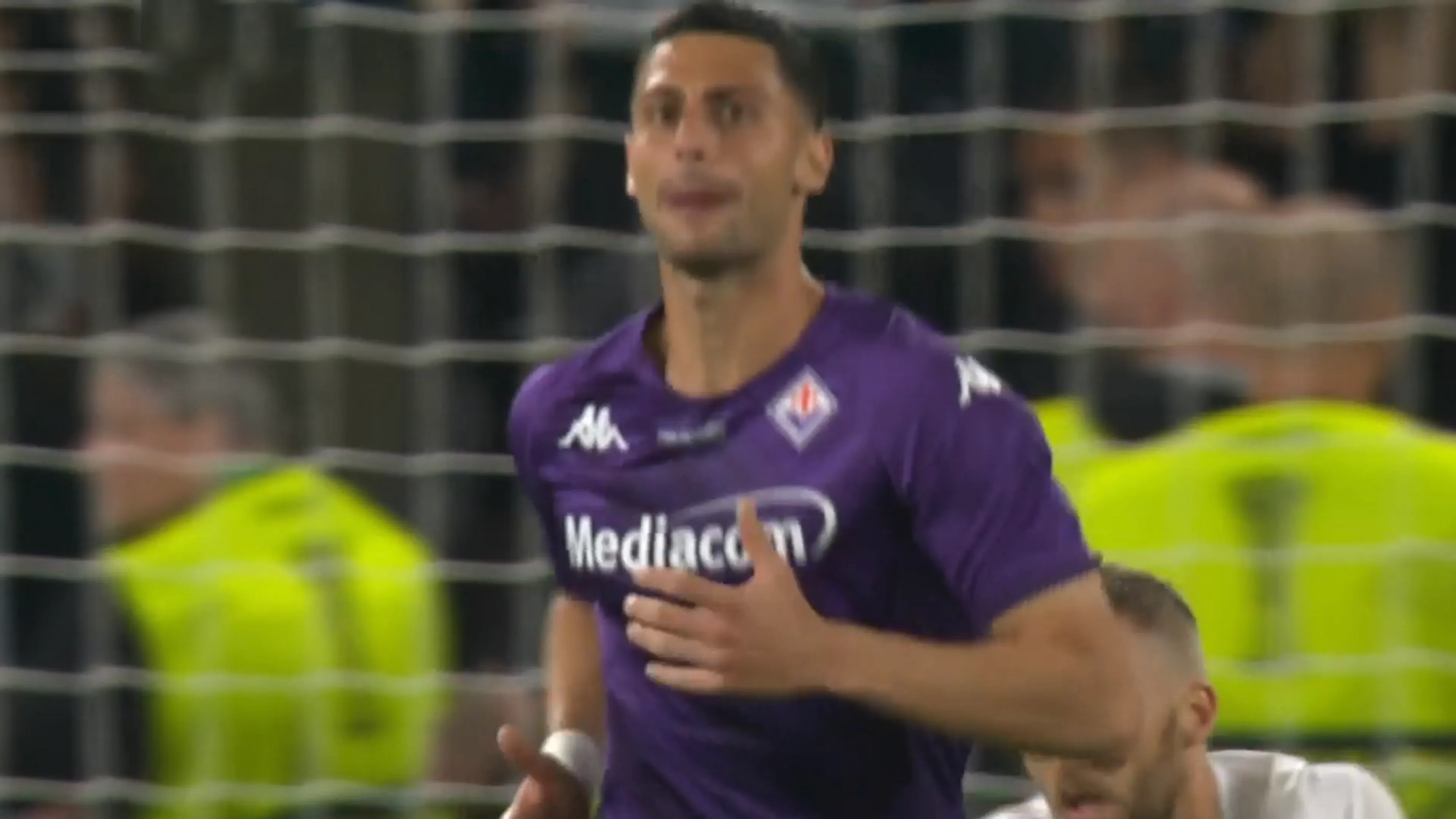 KANS: Mandragora schiet meter naast het doel van West Ham United