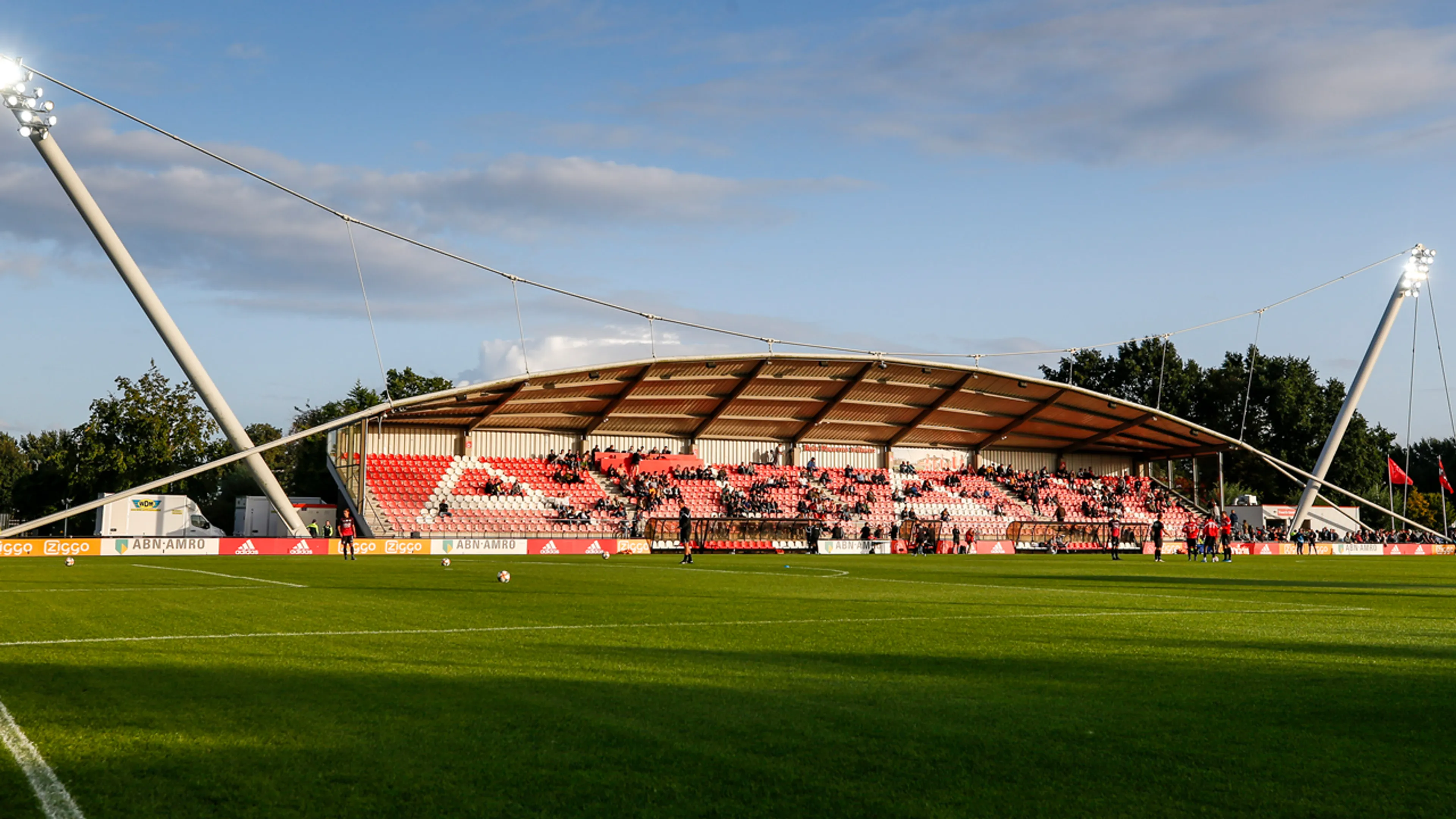 'Voormalig Ajax-speler schikt in verkrachtingszaak'