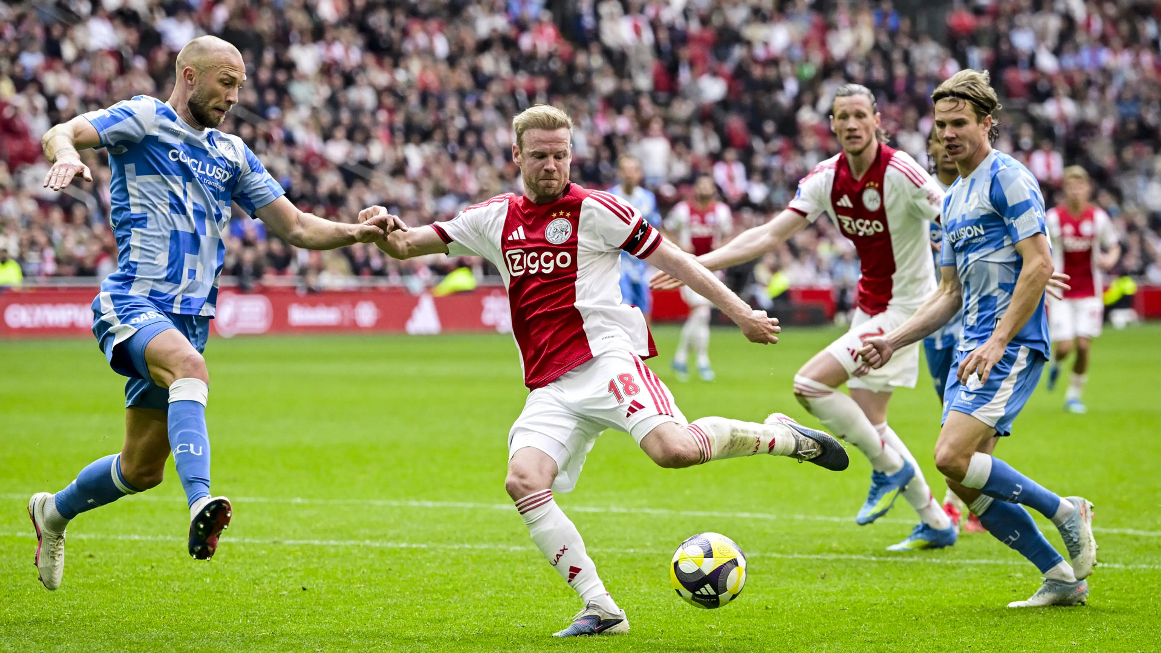 Ajax - FC Utrecht in Volendam zondag vervroegd naar 12.15 uur, uitsupporters ook welkom