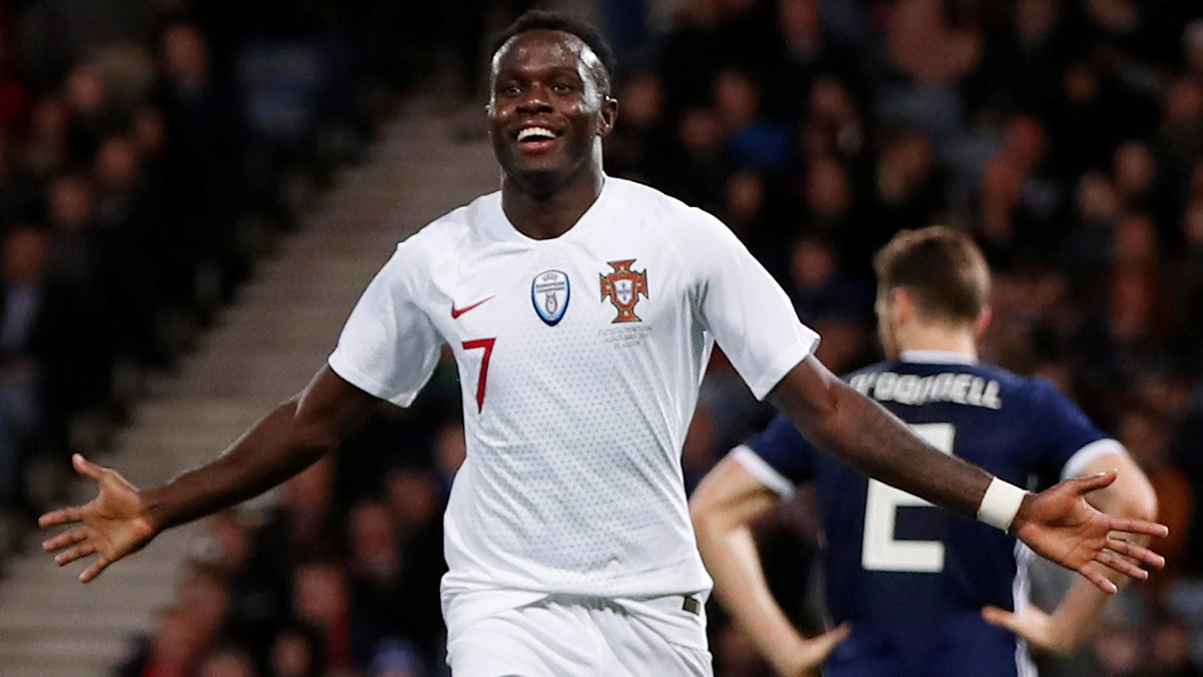 'PSV wint strijd om Portugees Bruma en verbreekt clubrecord'