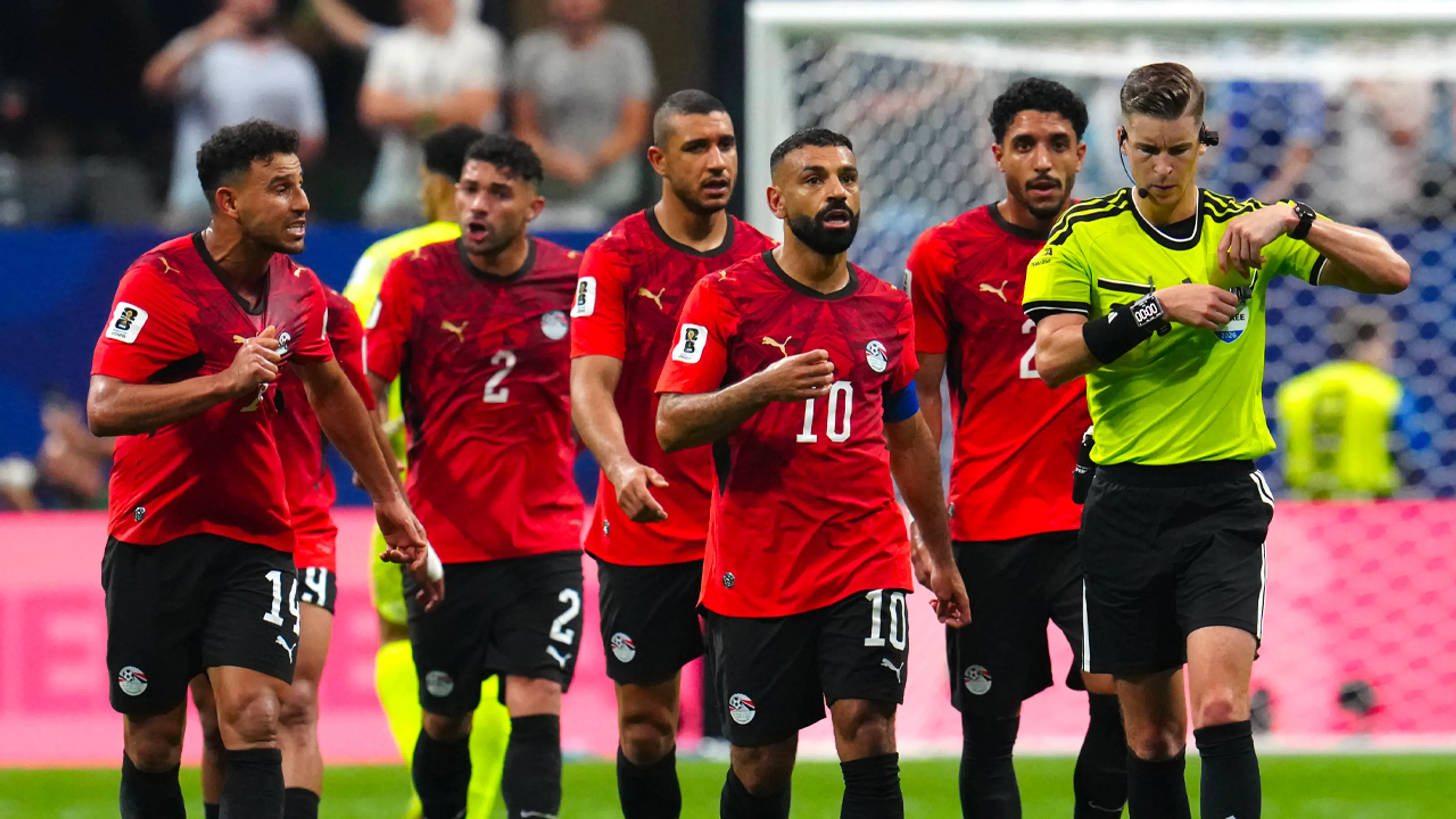Egypte dient klacht in bij FIFA en wil dat scheidsrechter rest van WK wordt uitgesloten