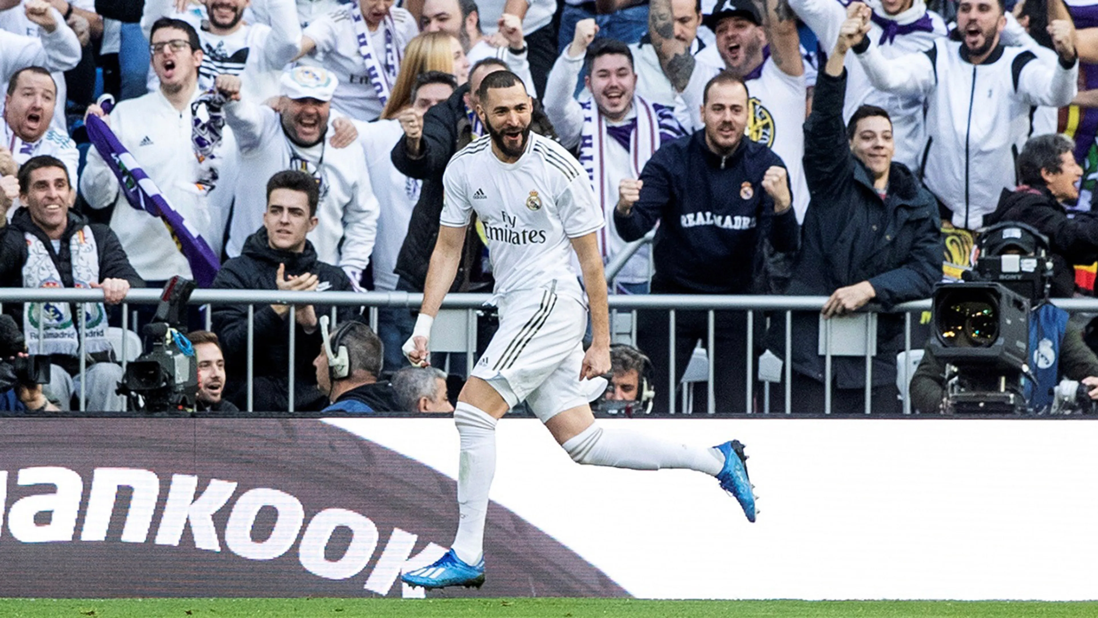 Benzema beslist stadsderby in voordeel Real Madrid