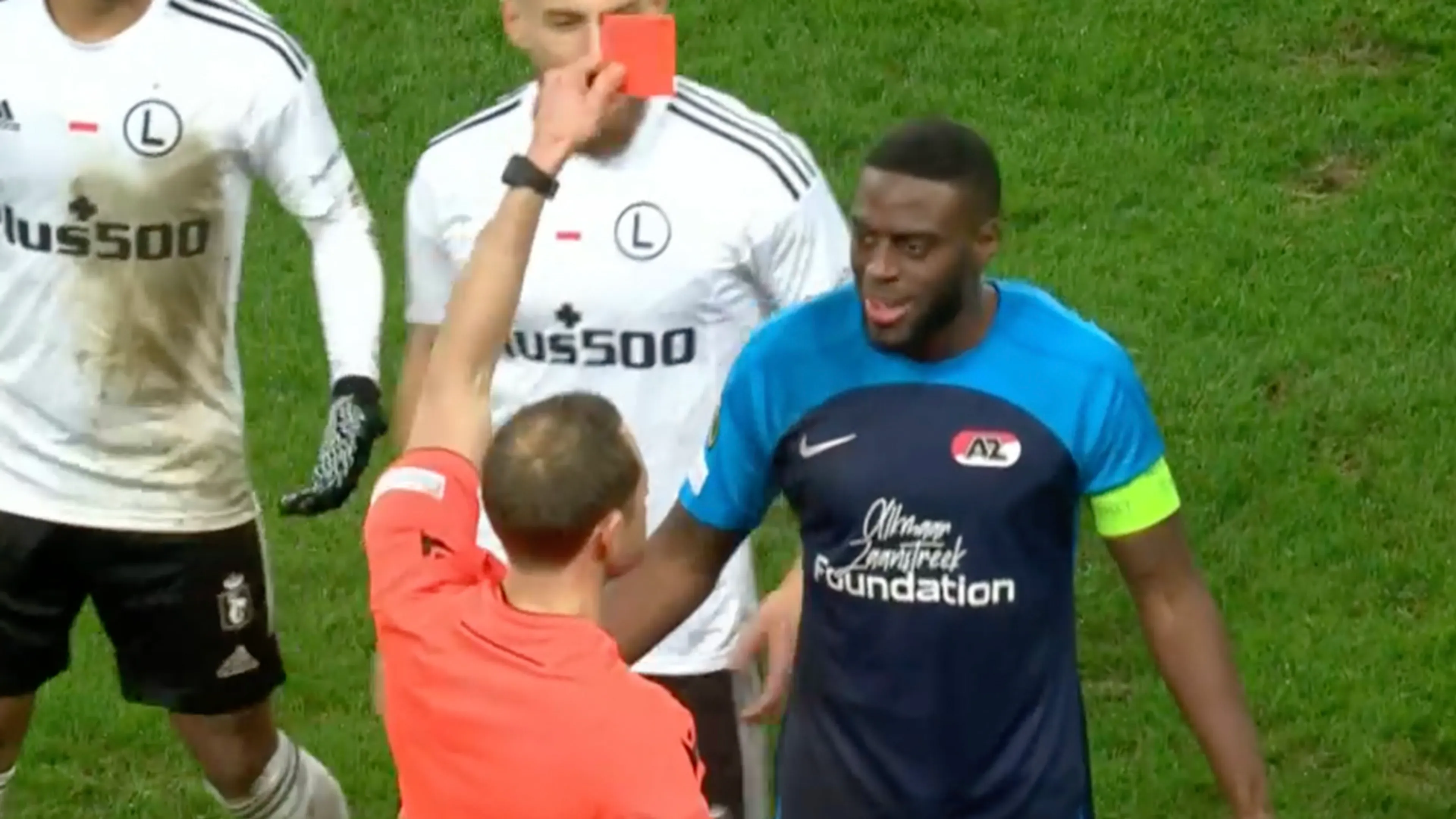 ROOD: Bruno Martins Indi krijgt directe rode kaart en kan vertrekken