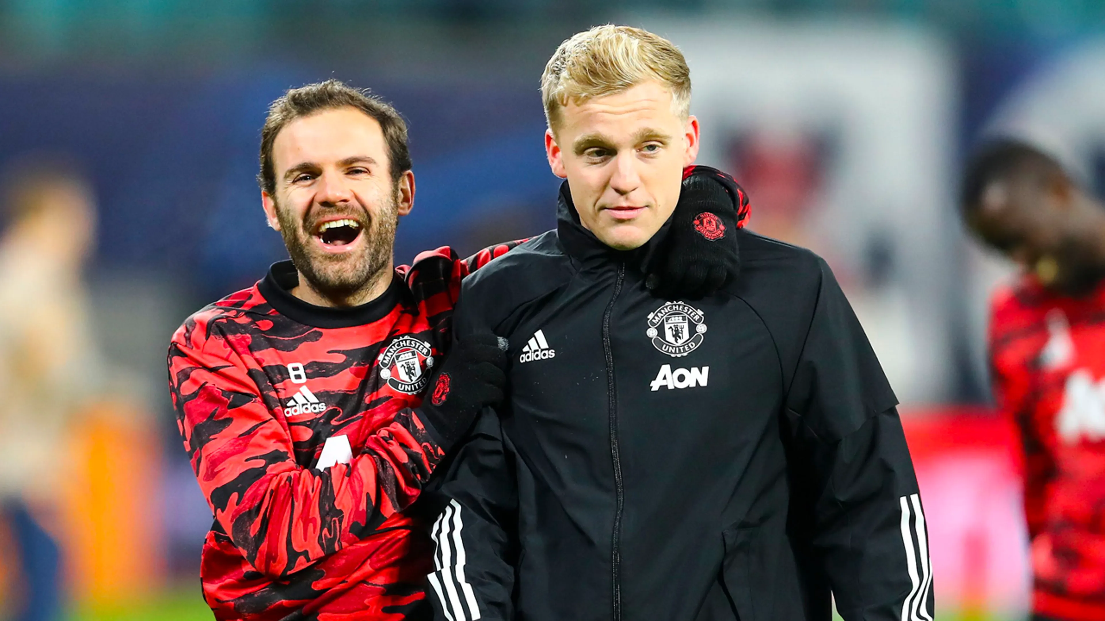 Rio Ferdinand stellig: ‘Dat is het probleem van Donny van de Beek’
