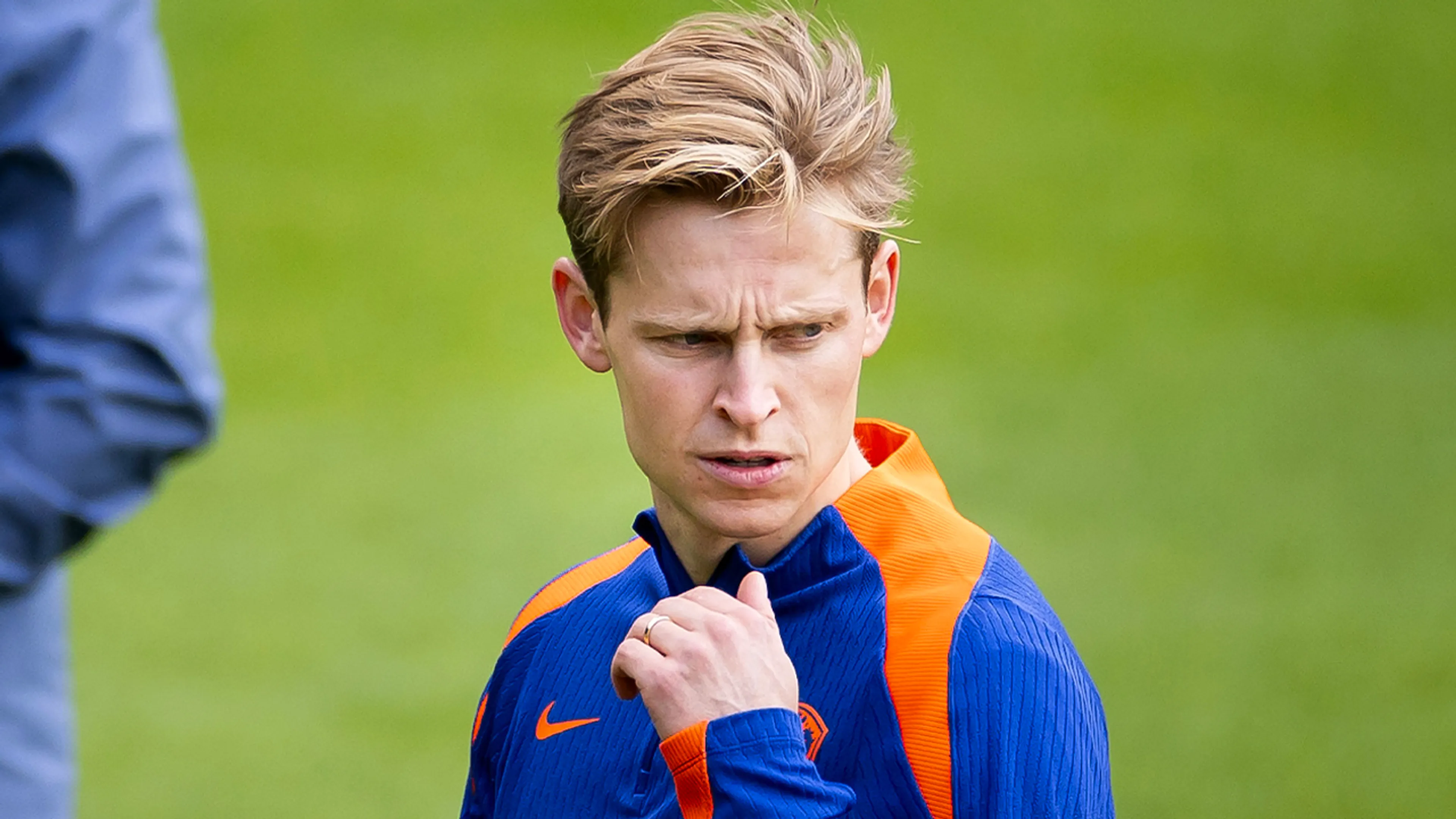 Frenkie de Jong verlaat trainingskamp Oranje