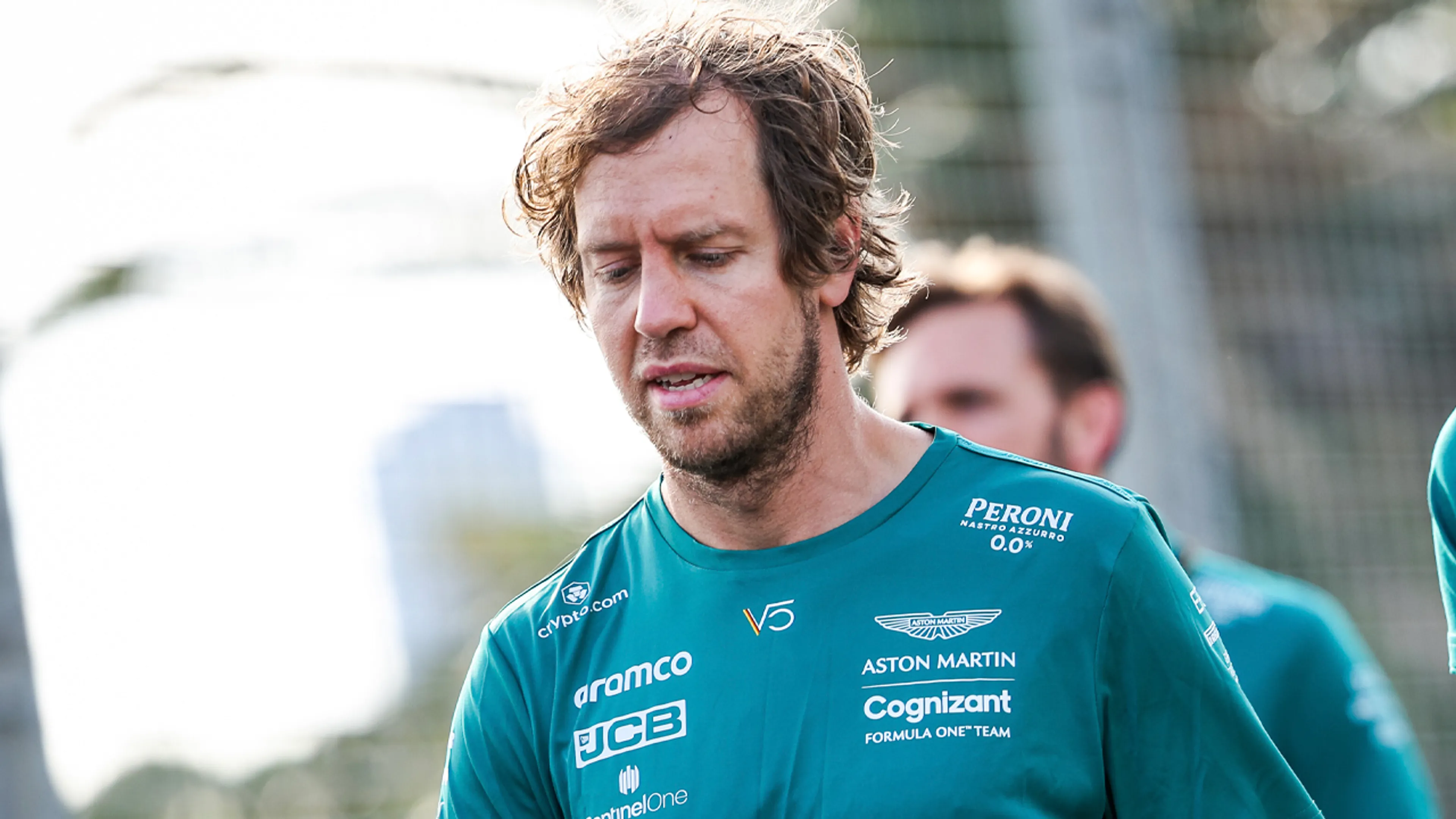 Sebastian Vettel baalt van verlate start F1-seizoen: 'Het voelt als te laat komen op school'