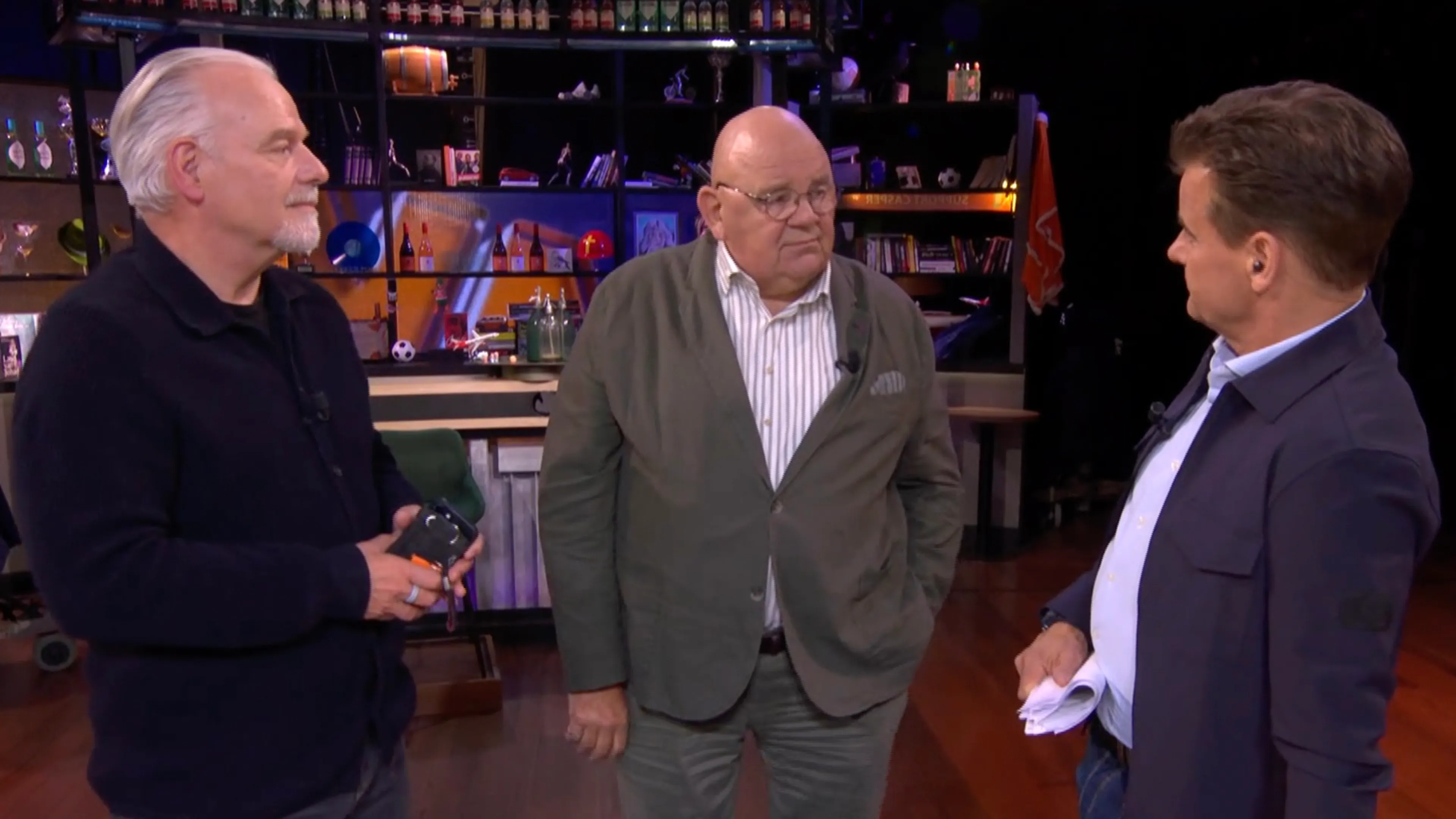 Wilfred Genee vraagt Pieter Cobelens In de Wandelgangen: 'Heb jij een wapen thuis?'