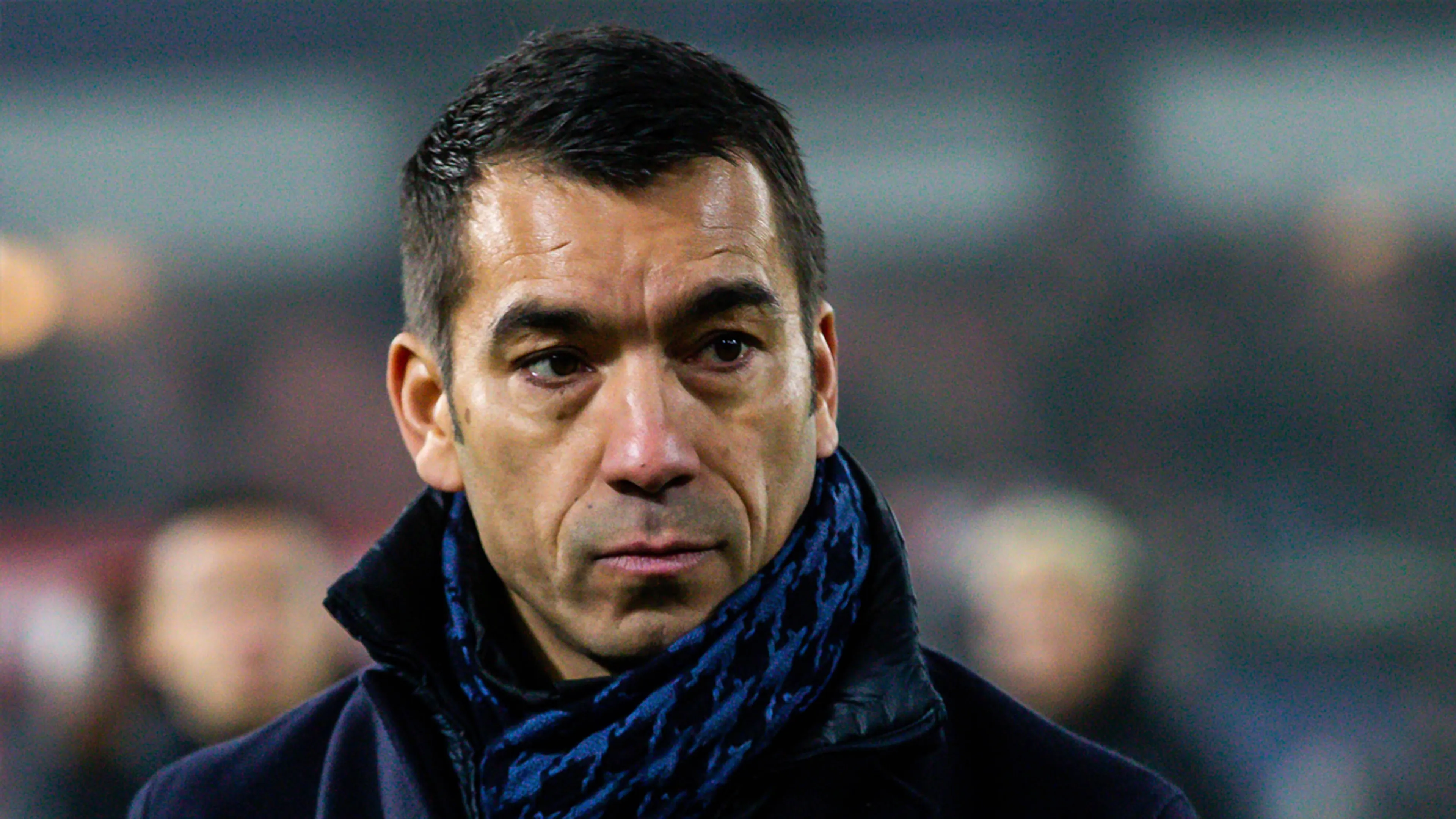 Van Bronckhorst zet spits Morelos uit selectie voor duel met PSV